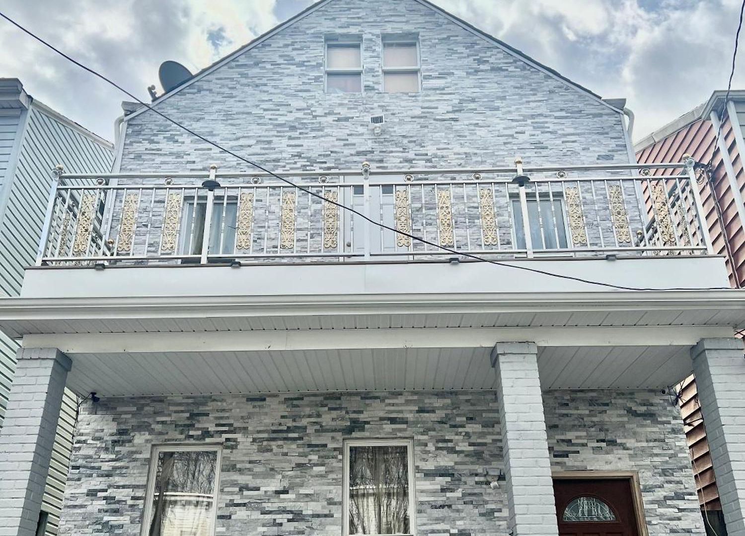 3 Bedrooms In 2nd Floor Modern Brooklyn Home, Close To J Train Guest house New York