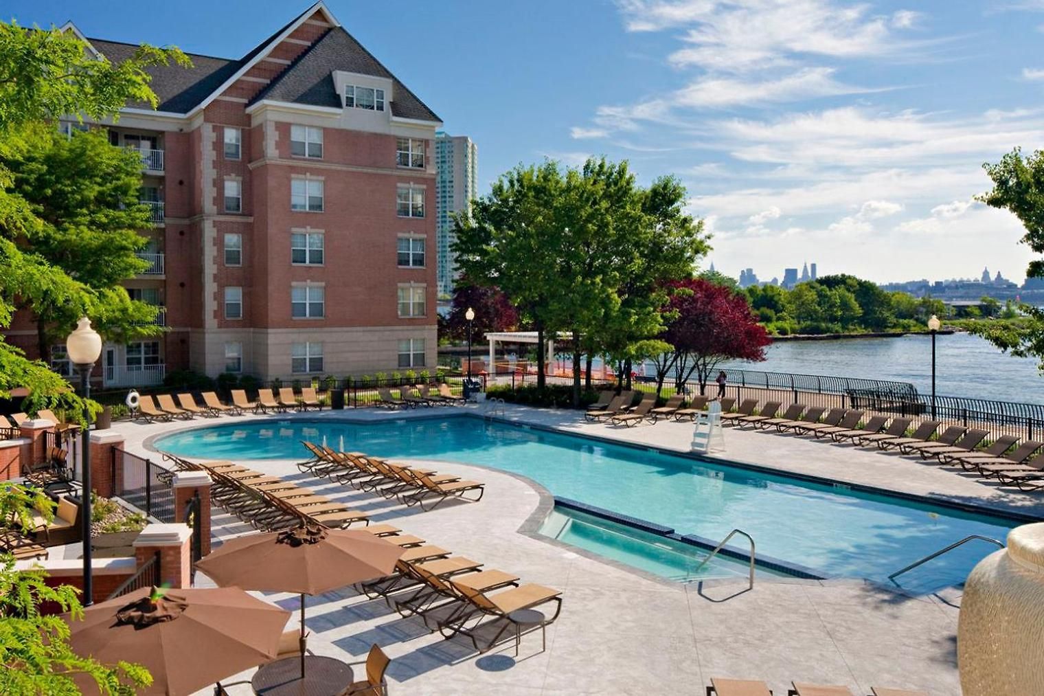 Jersey 2br W Wd Gym Elevator Nr Path Nyc-672 *