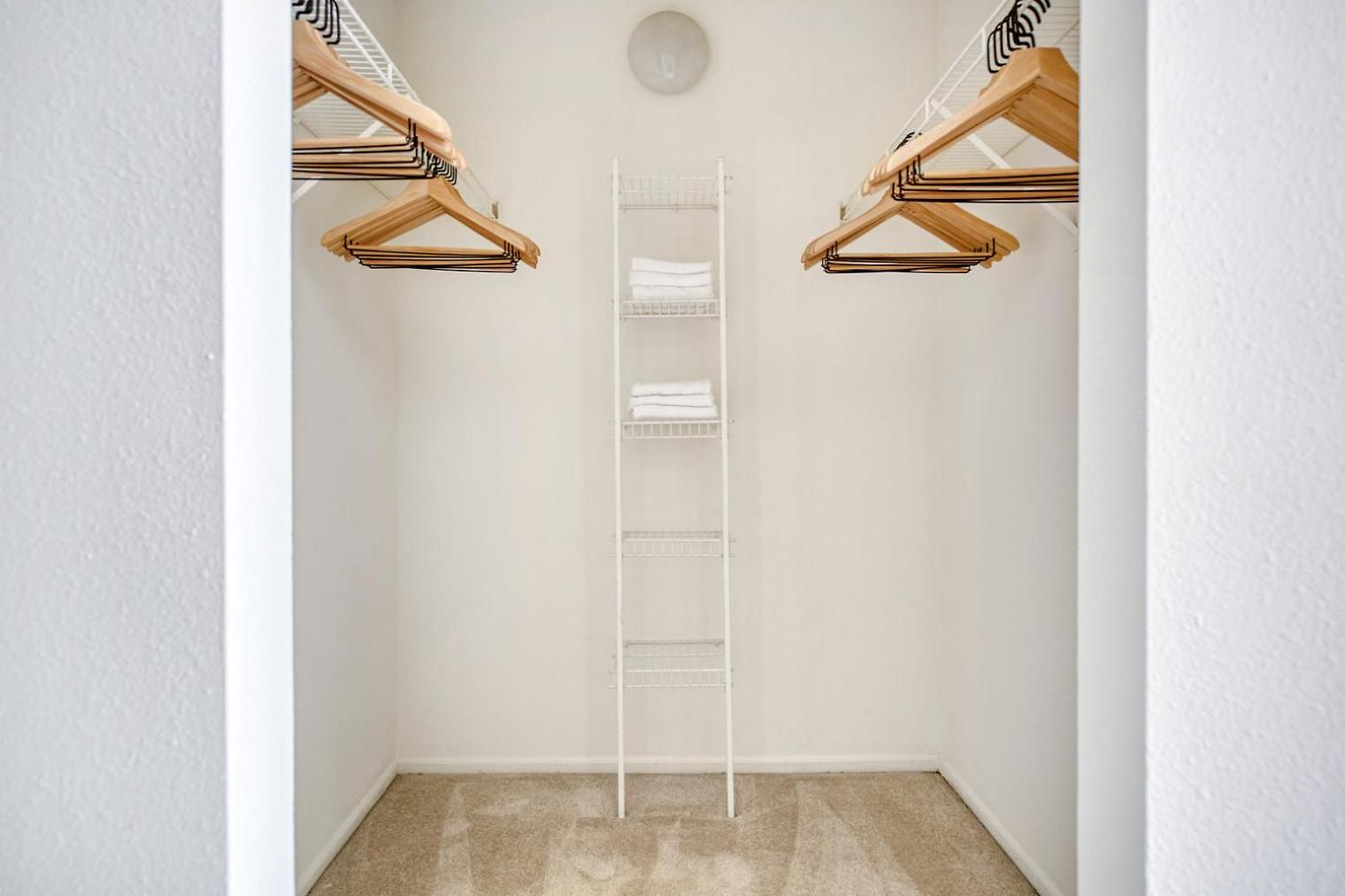 Jersey 2br W Wd Gym Elevator Nr Path Nyc-672 Apartment *