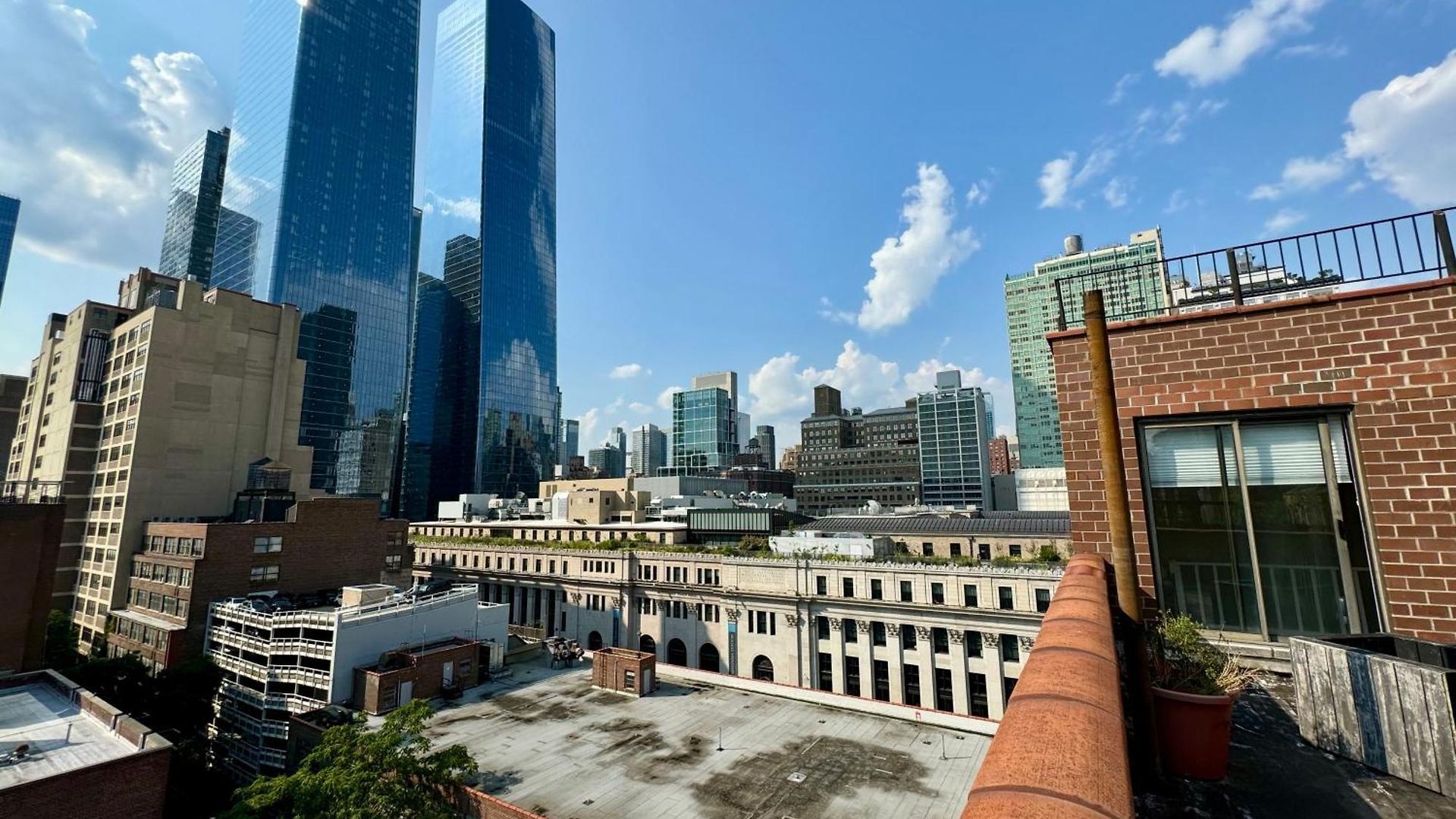 Stylish Duplex Penthouse With Large Outdoor Space *