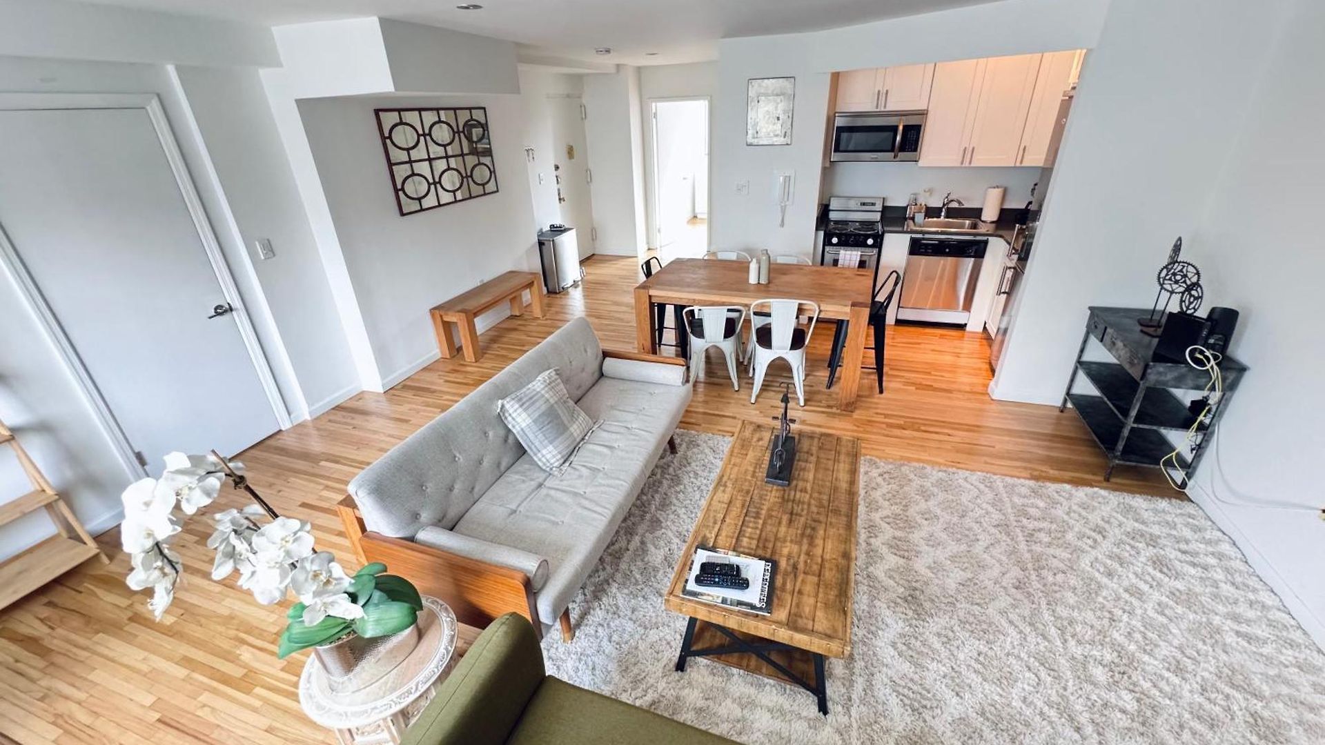 Stylish Duplex Penthouse With Large Outdoor Space *