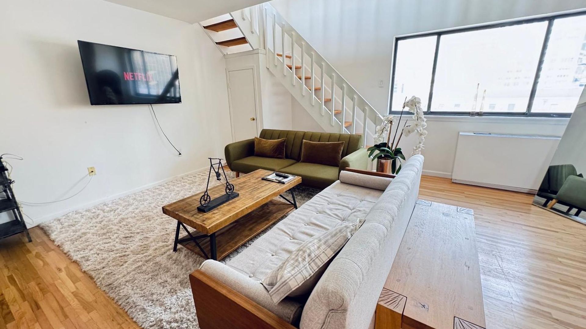 Apartment Stylish Duplex Penthouse With Large Outdoor Space *