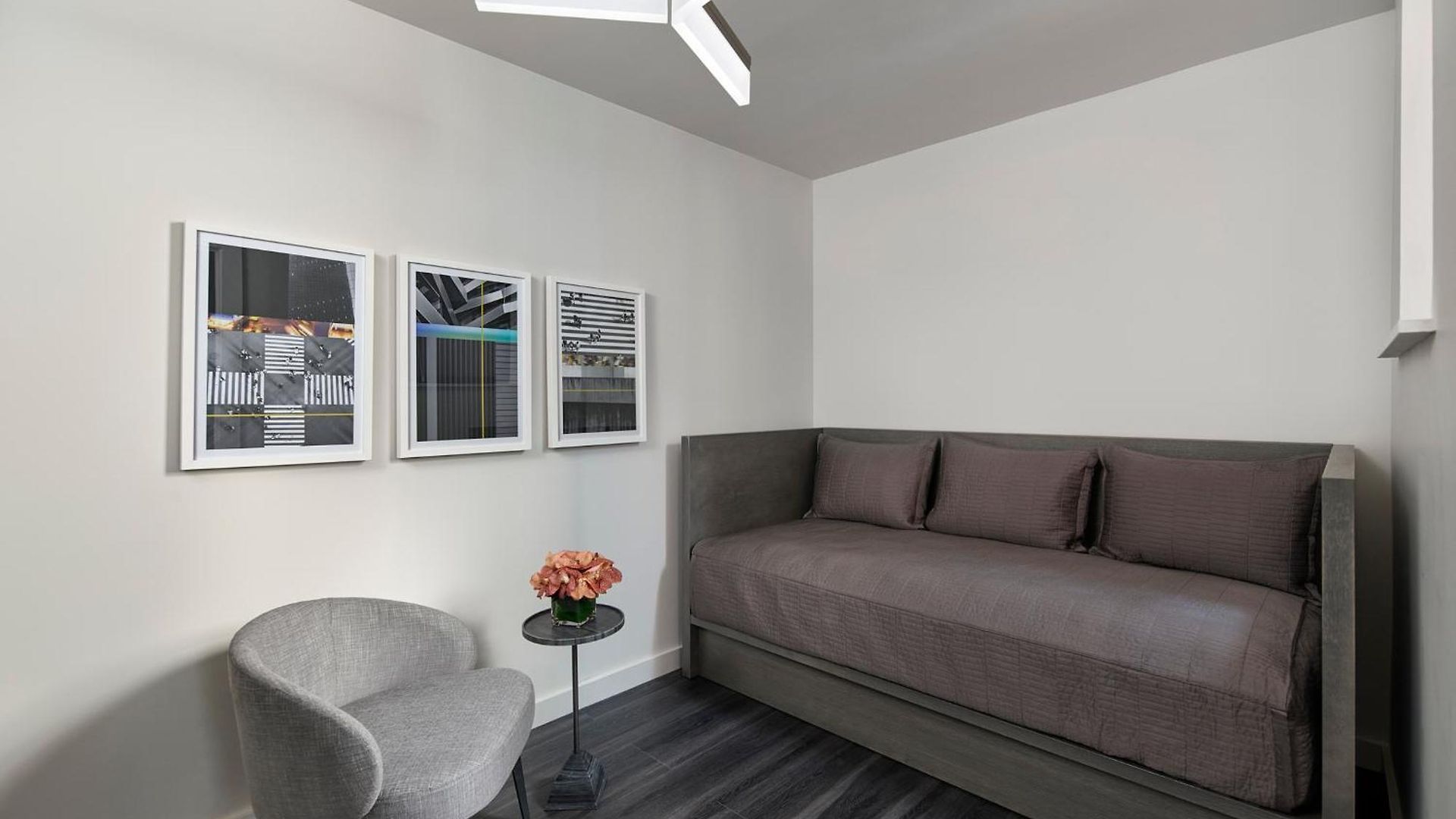 Aparthotel Aka Times Square 4*