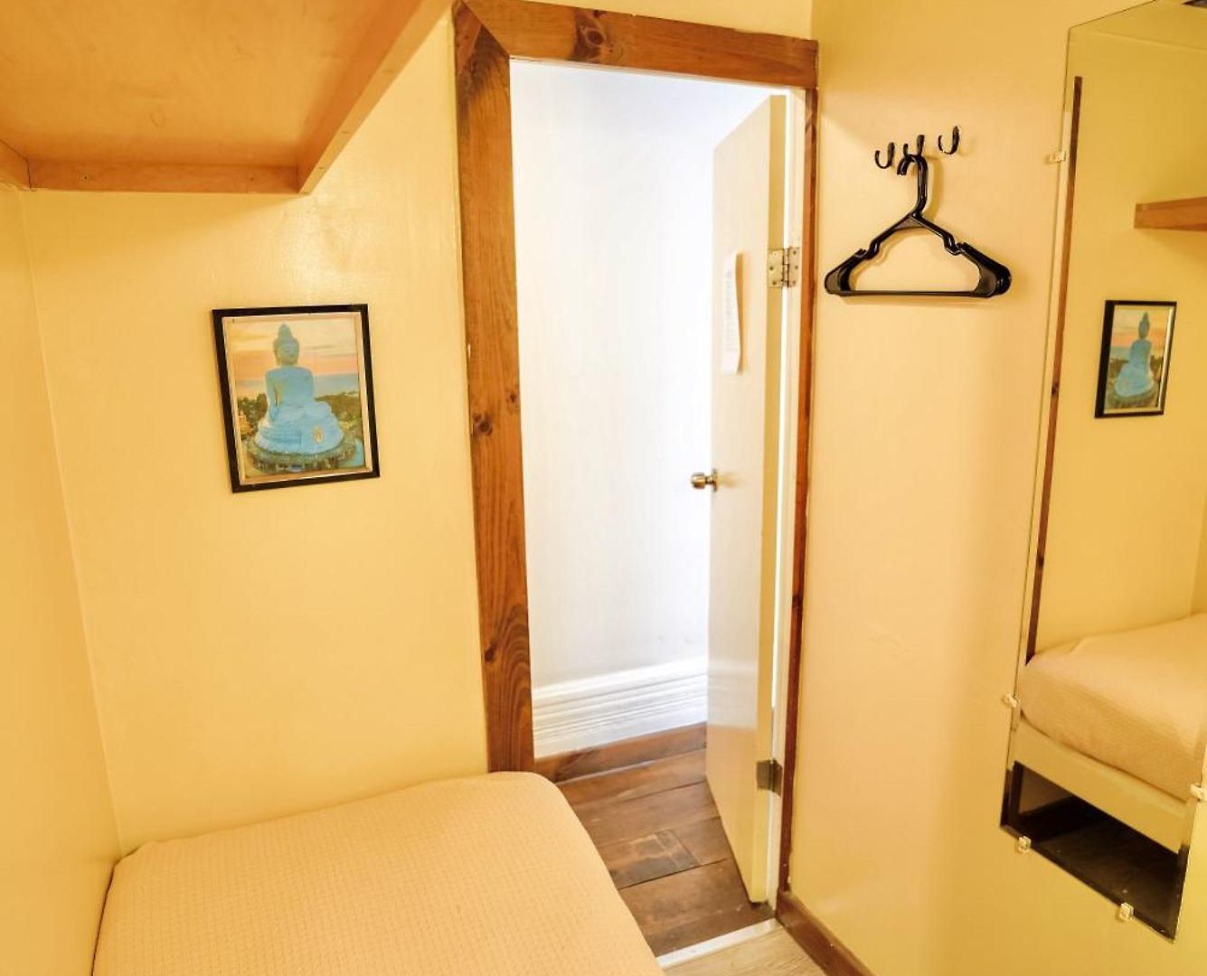 Hostel Interfaith Retreats New York