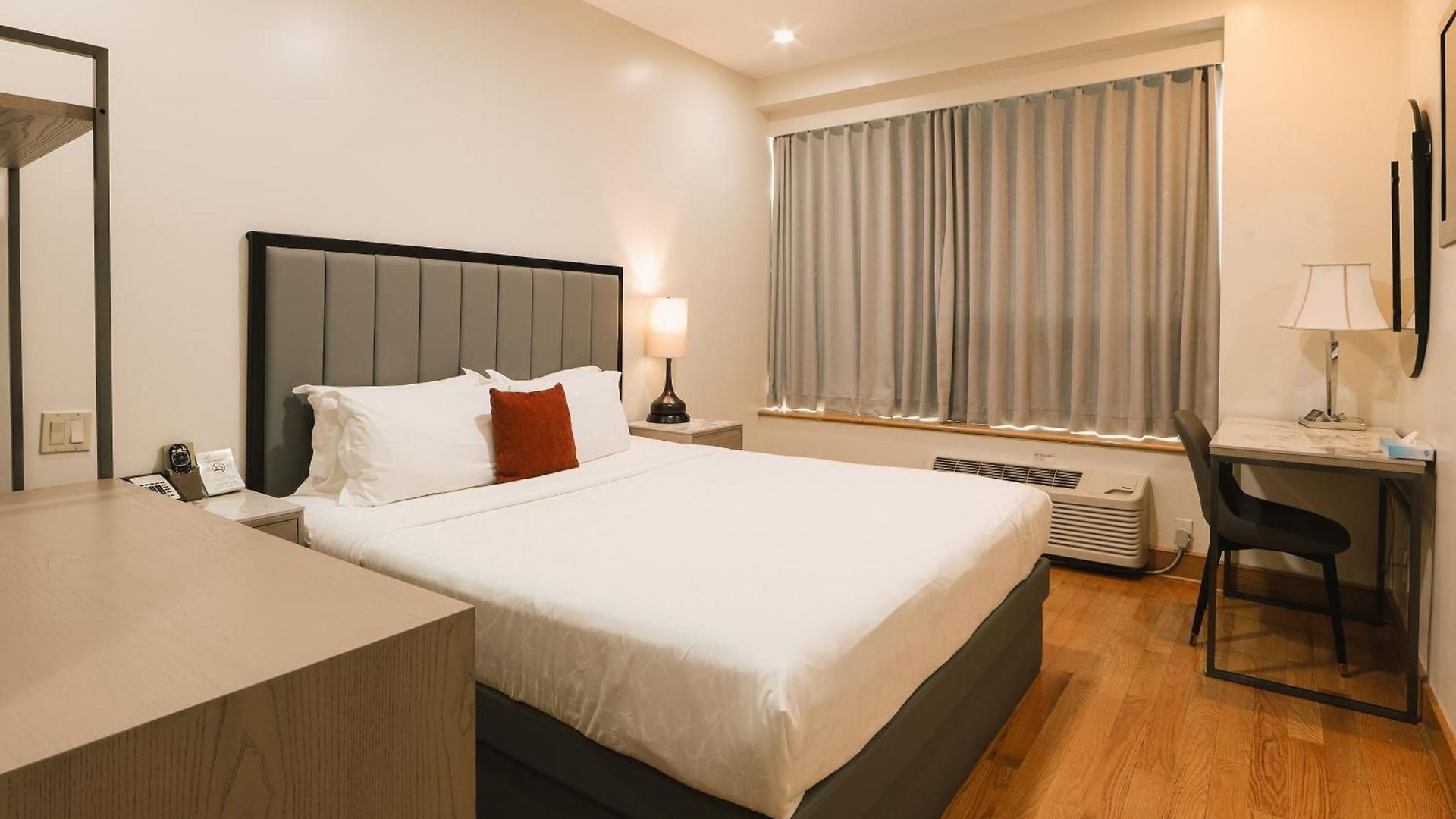 Asiatic - Flushing Hotel