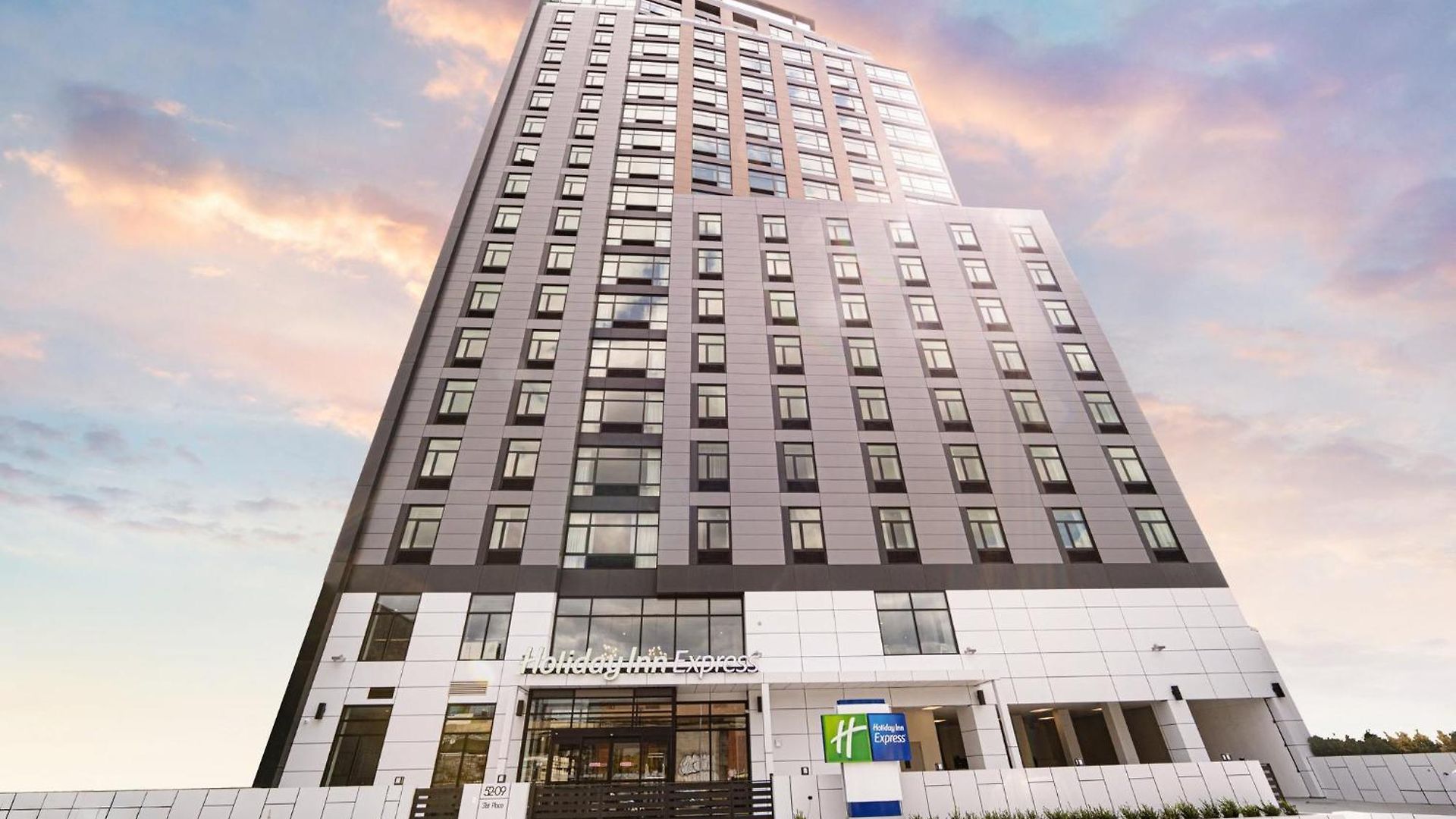 Express Long Island E - By Ihg New York