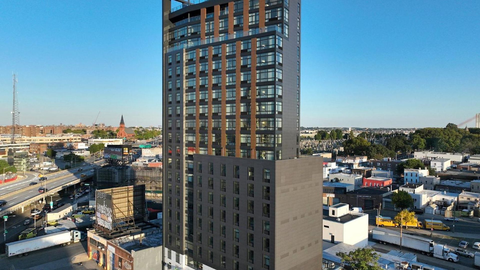 Express Long Island E - By Ihg