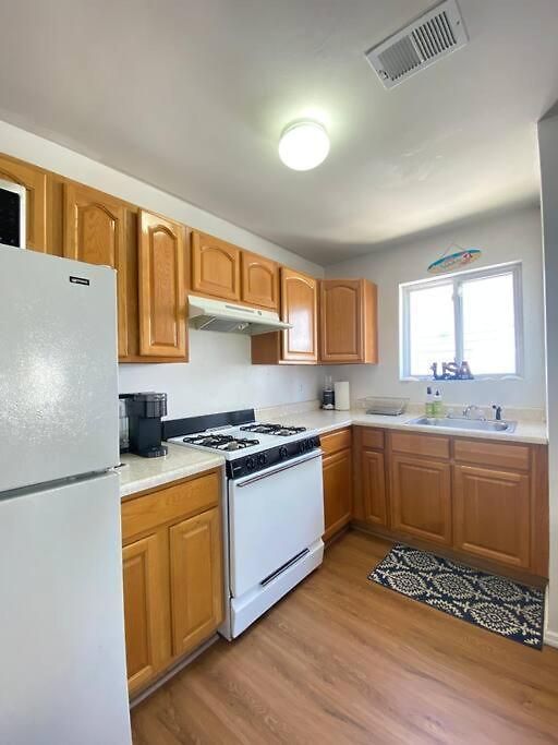 Private Br,ba,kit, Lr 9 Mins To *