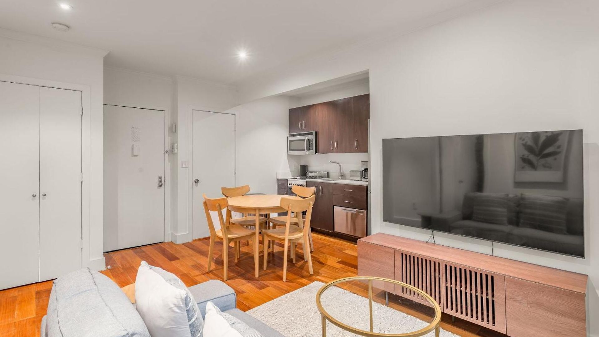 Apartment East Village Escape With 3bd 2ba Near Tompkins Square Park *