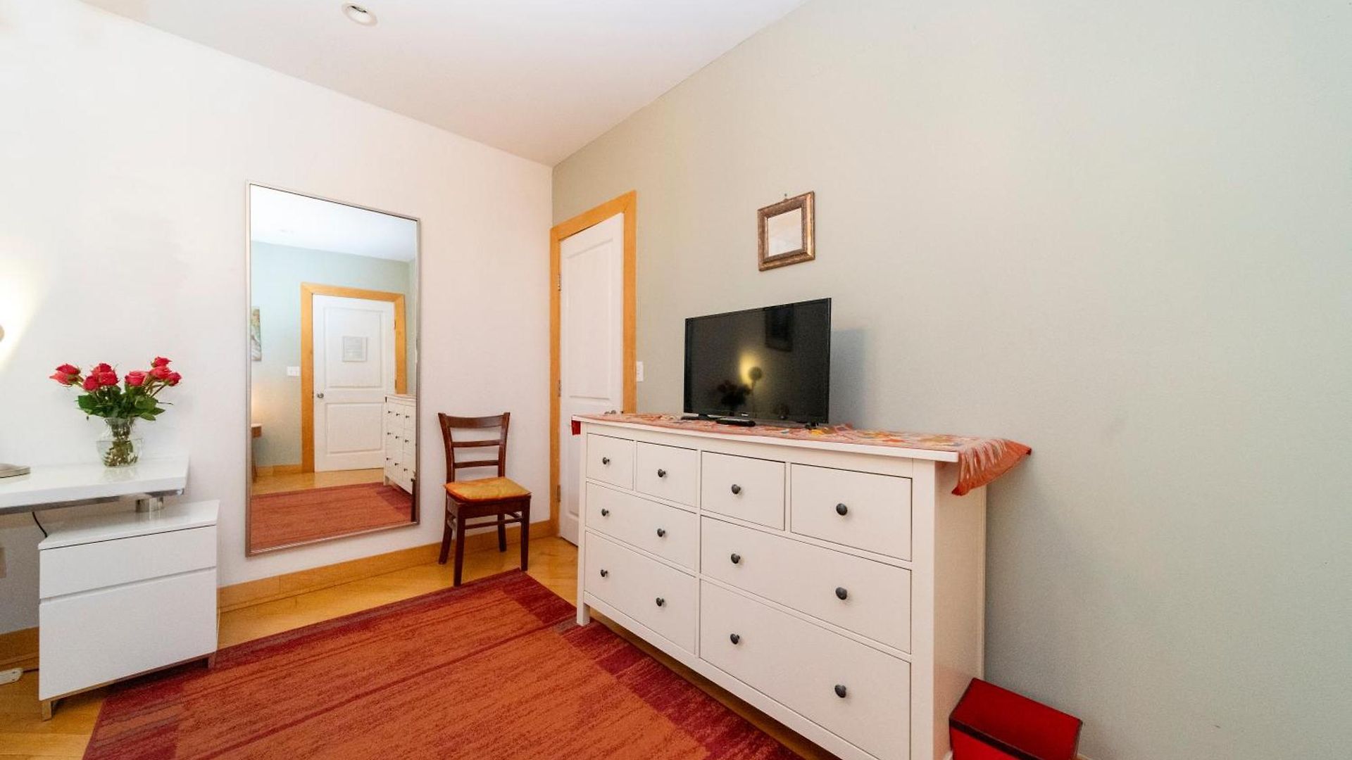 2 Bedrooms With One Private Bathroom In Lovely Homestay