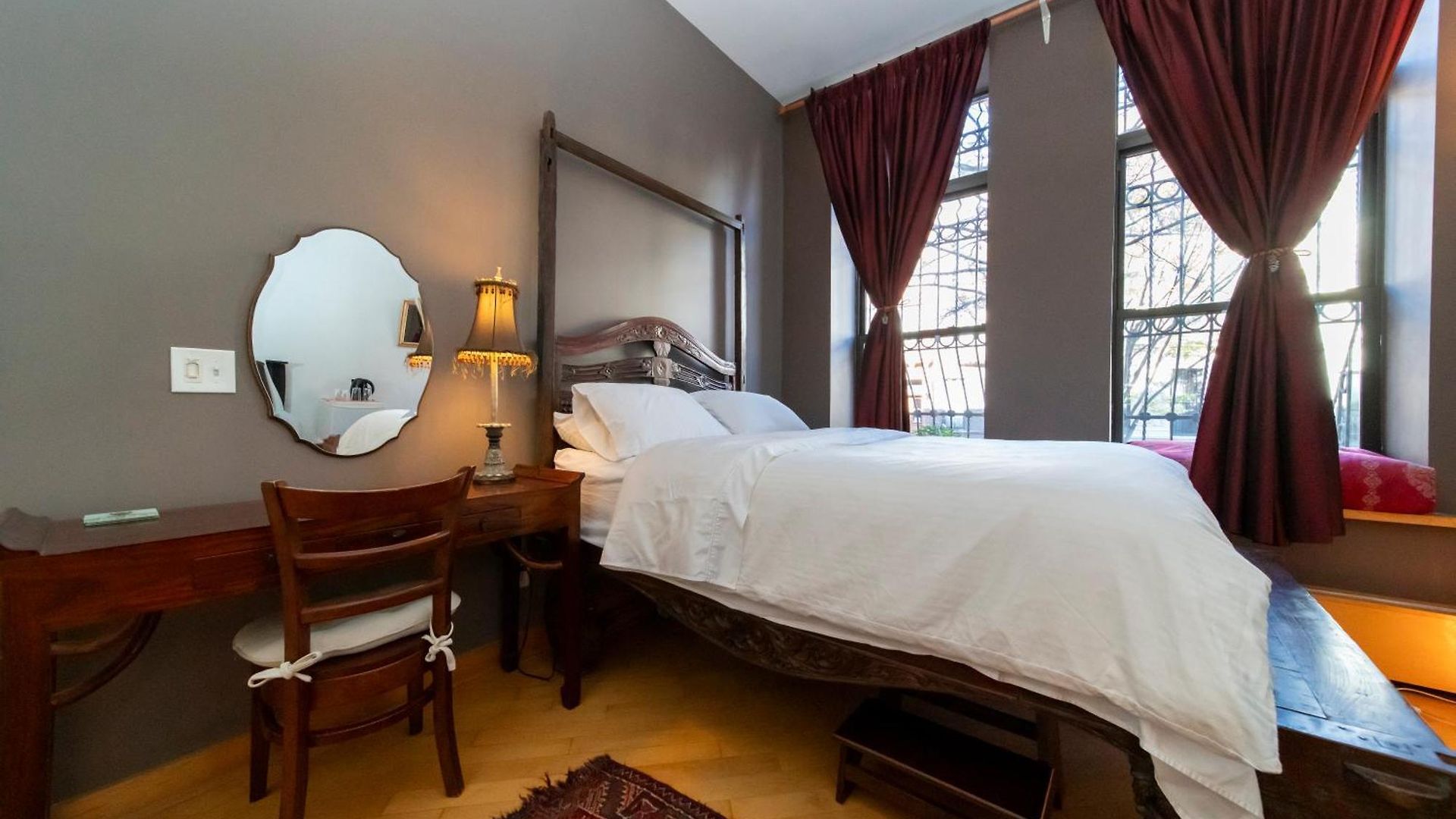 2 Bedrooms With One Private Bathroom In Lovely