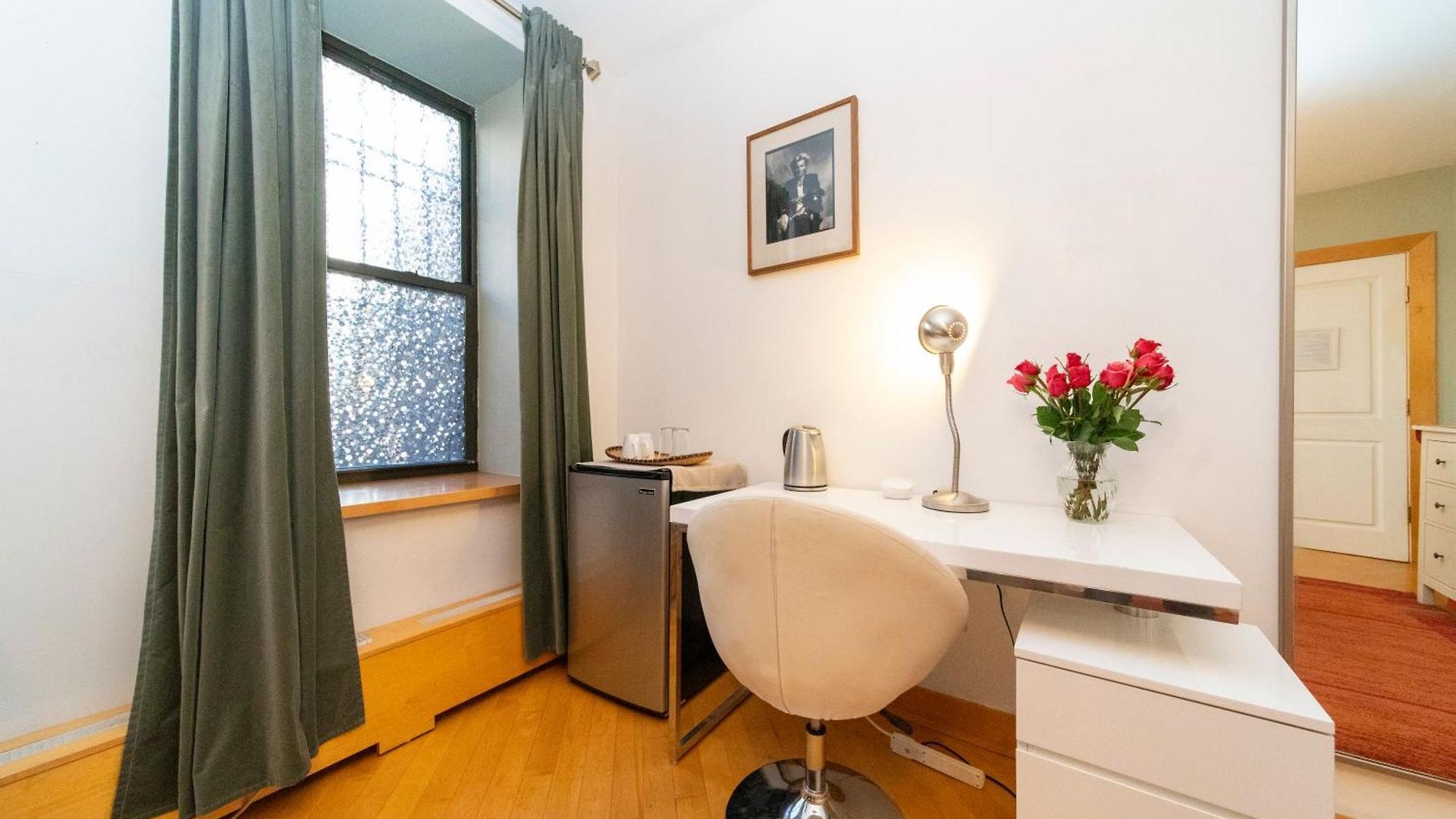 2 Bedrooms With One Private Bathroom In Lovely * New York