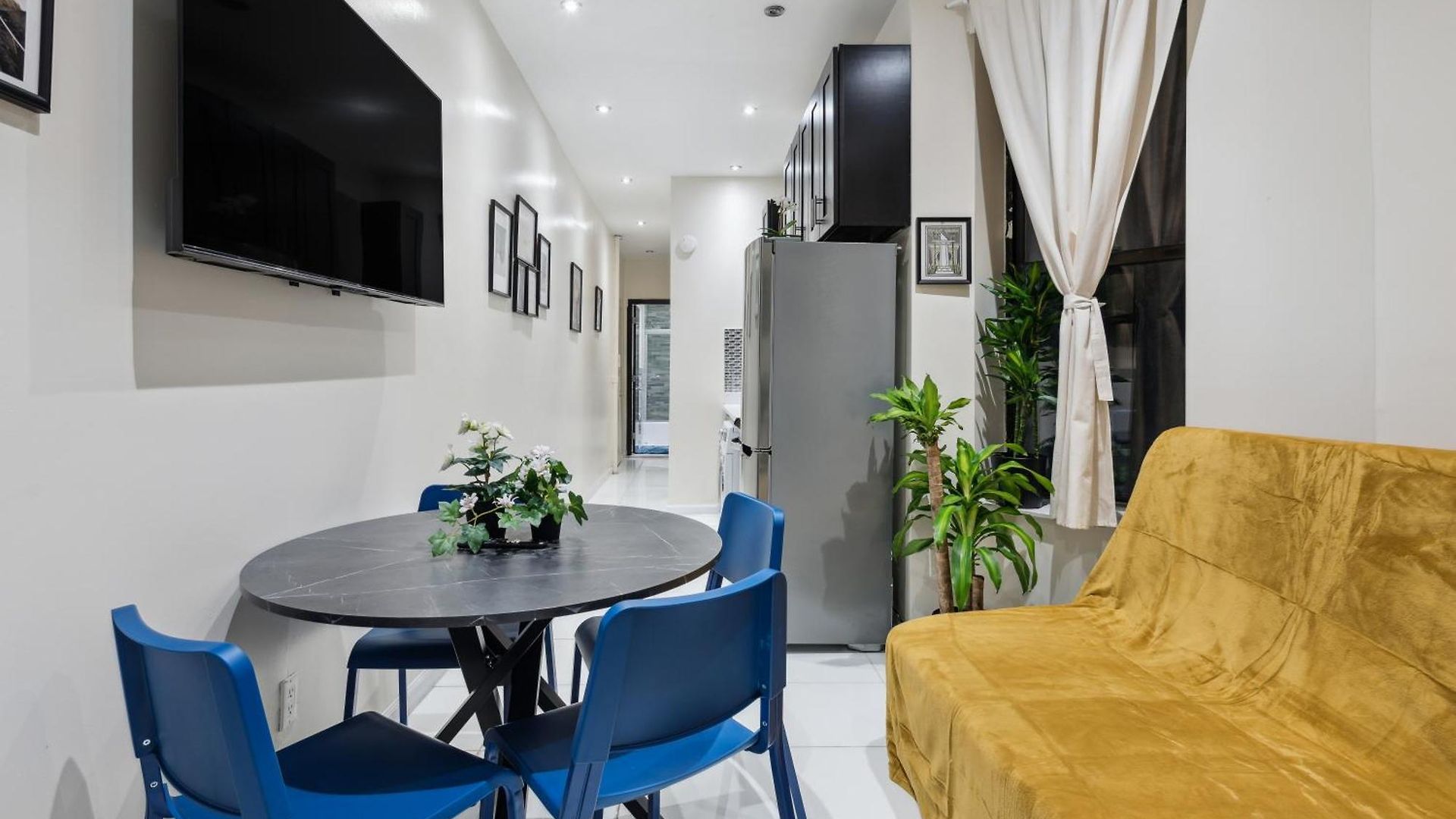 2 Bedroom In Manhattan Valley Apartment *