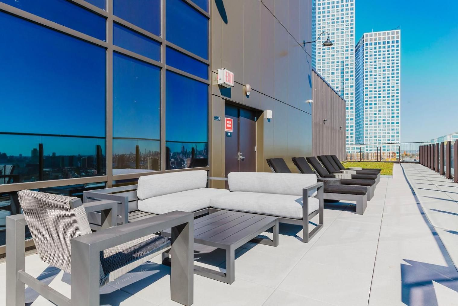 Blueground Jersey Rooftop Gym Lounge Nyc-1578