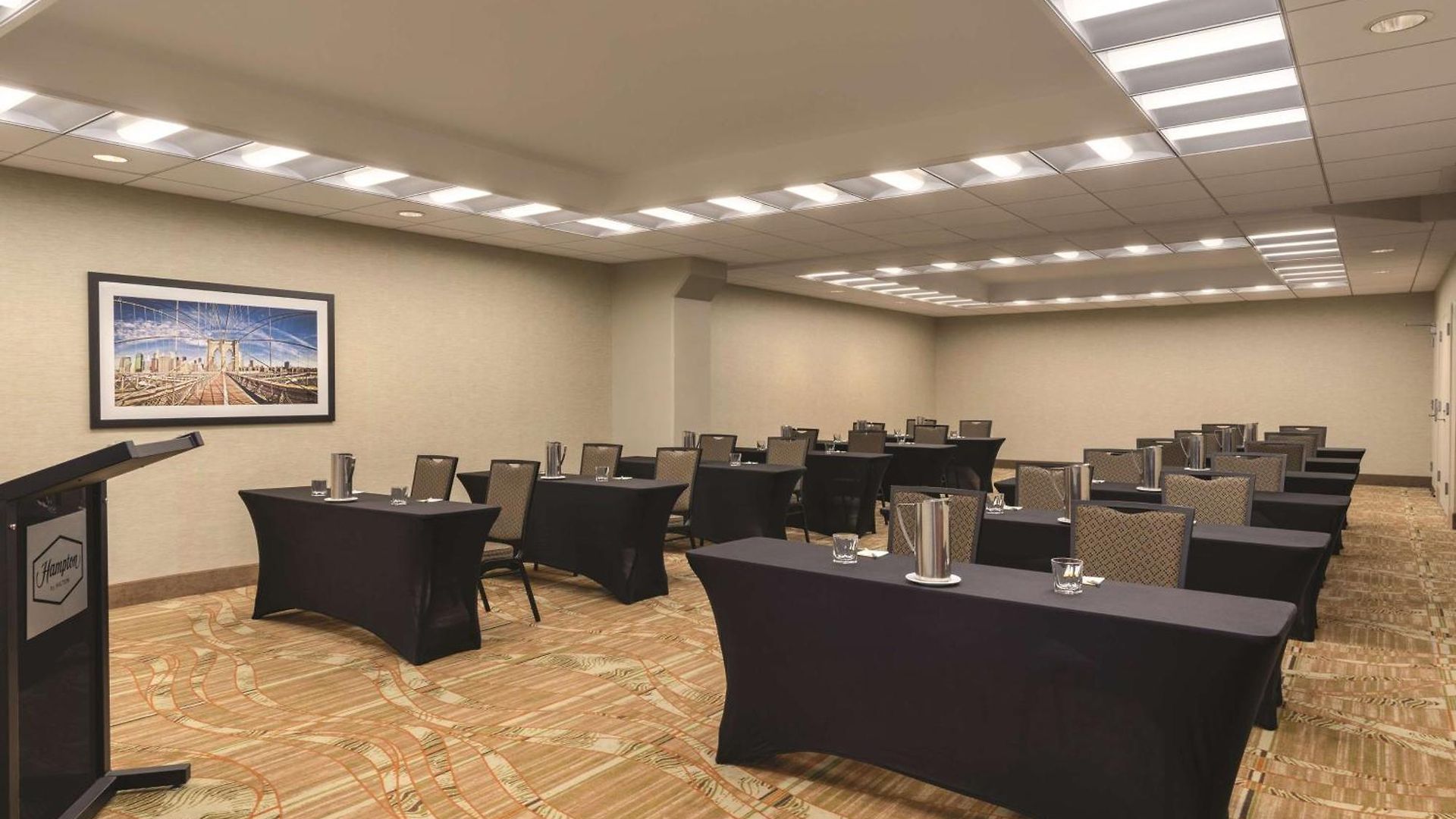 Hampton - Laguardia Airport Hotel 3*
