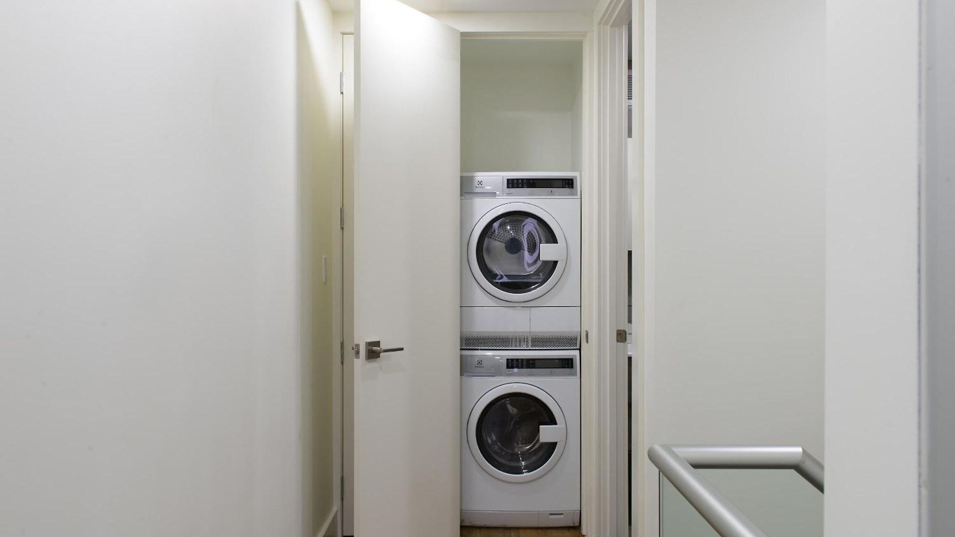 Apartment 75-3c Brand New Duplex 3br W D In The Unit *