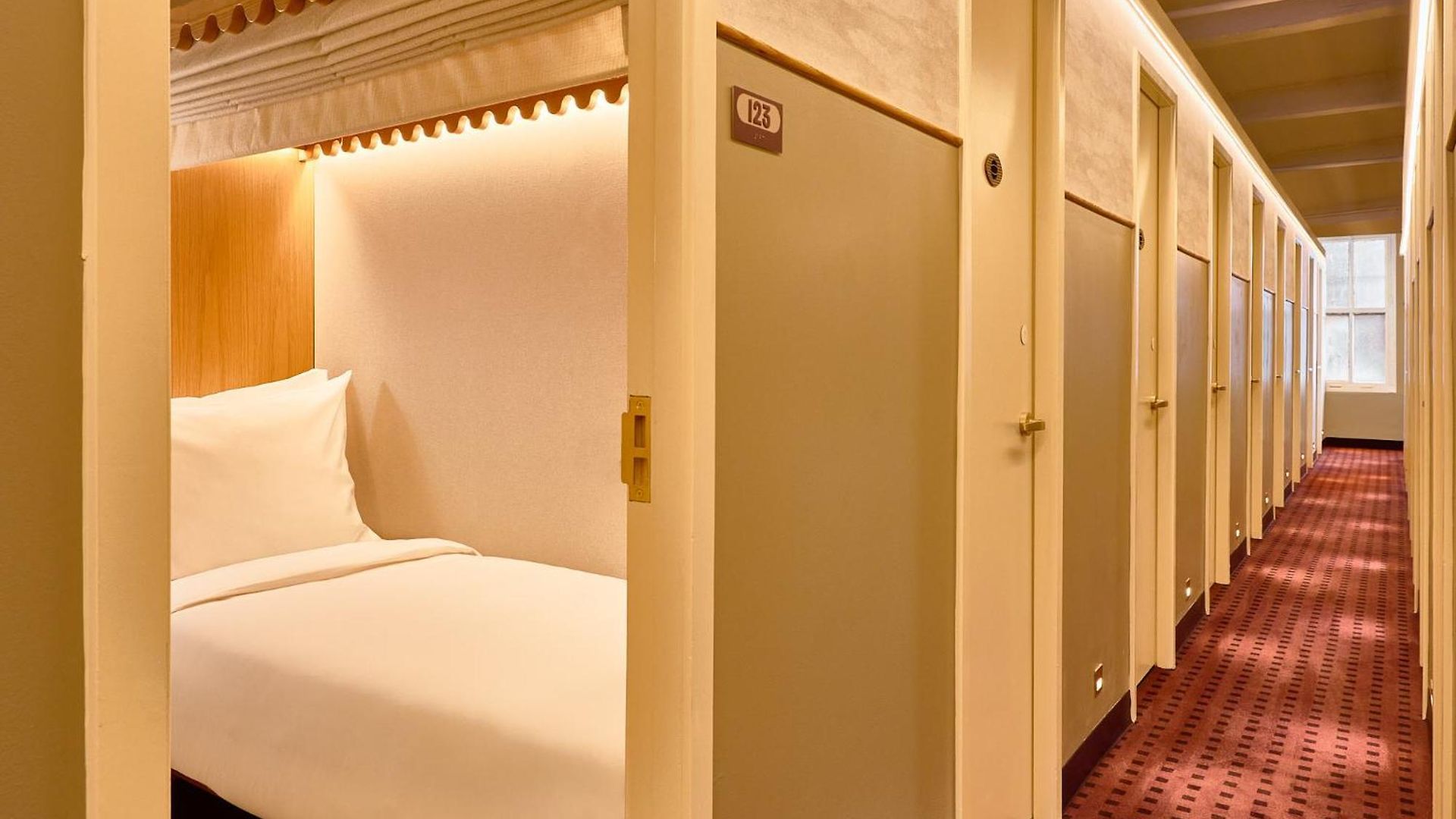 Now Now Noho (adults Only) Hostel