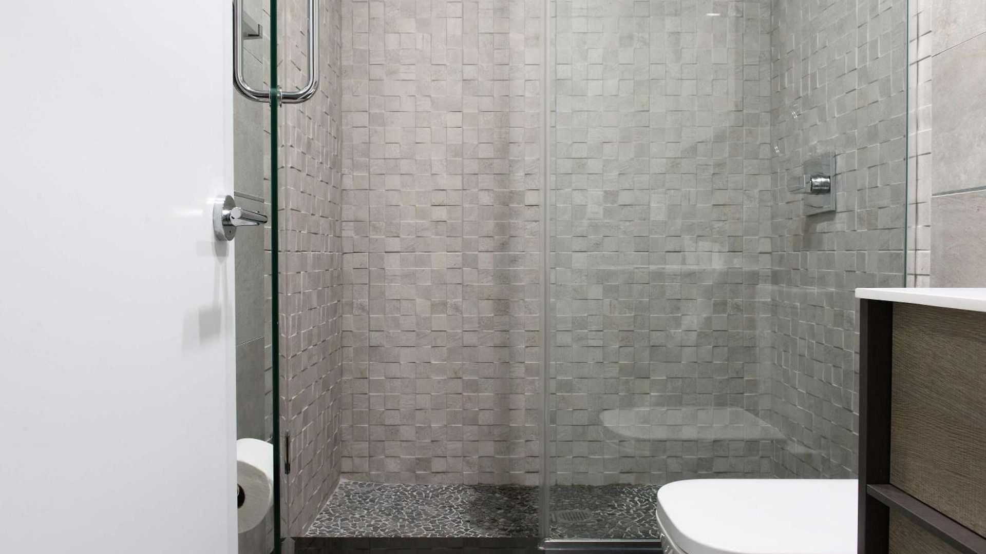 75-1d New 1br Prime Ues W D The Unit Value