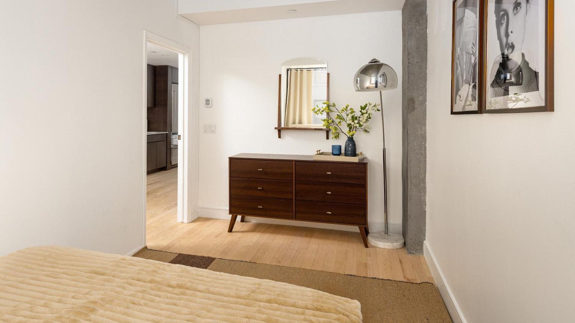 Luxury Full Floor Chelsea With Washerdryer 2bd Apartment
