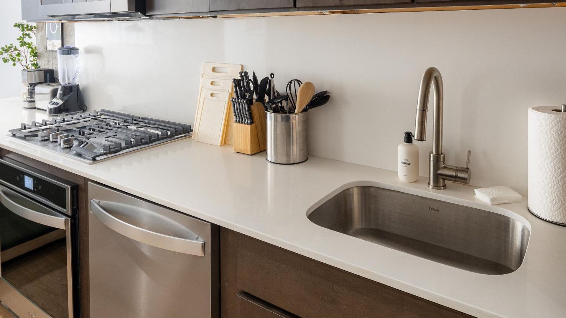 Luxury Full Floor Chelsea With Washerdryer 2bd Apartment *