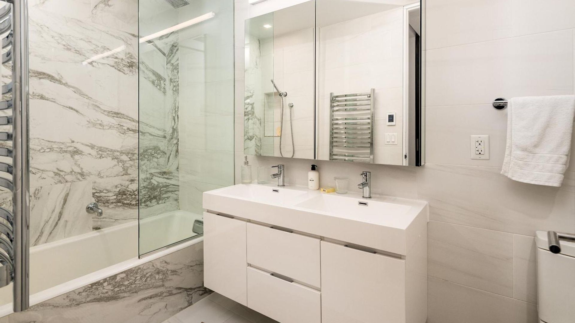 Apartment Luxury Full Floor Chelsea With Washerdryer 2bd