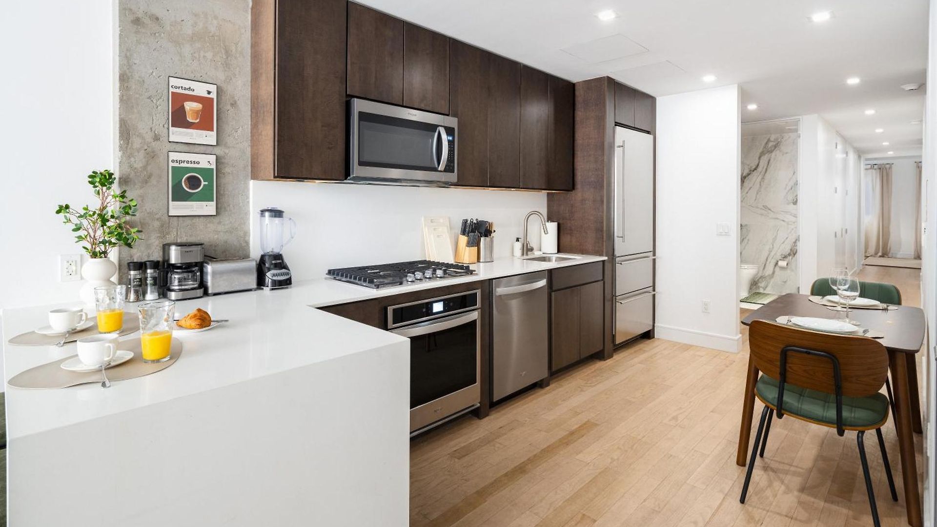 Luxury Full Floor Chelsea With Washerdryer 2bd *