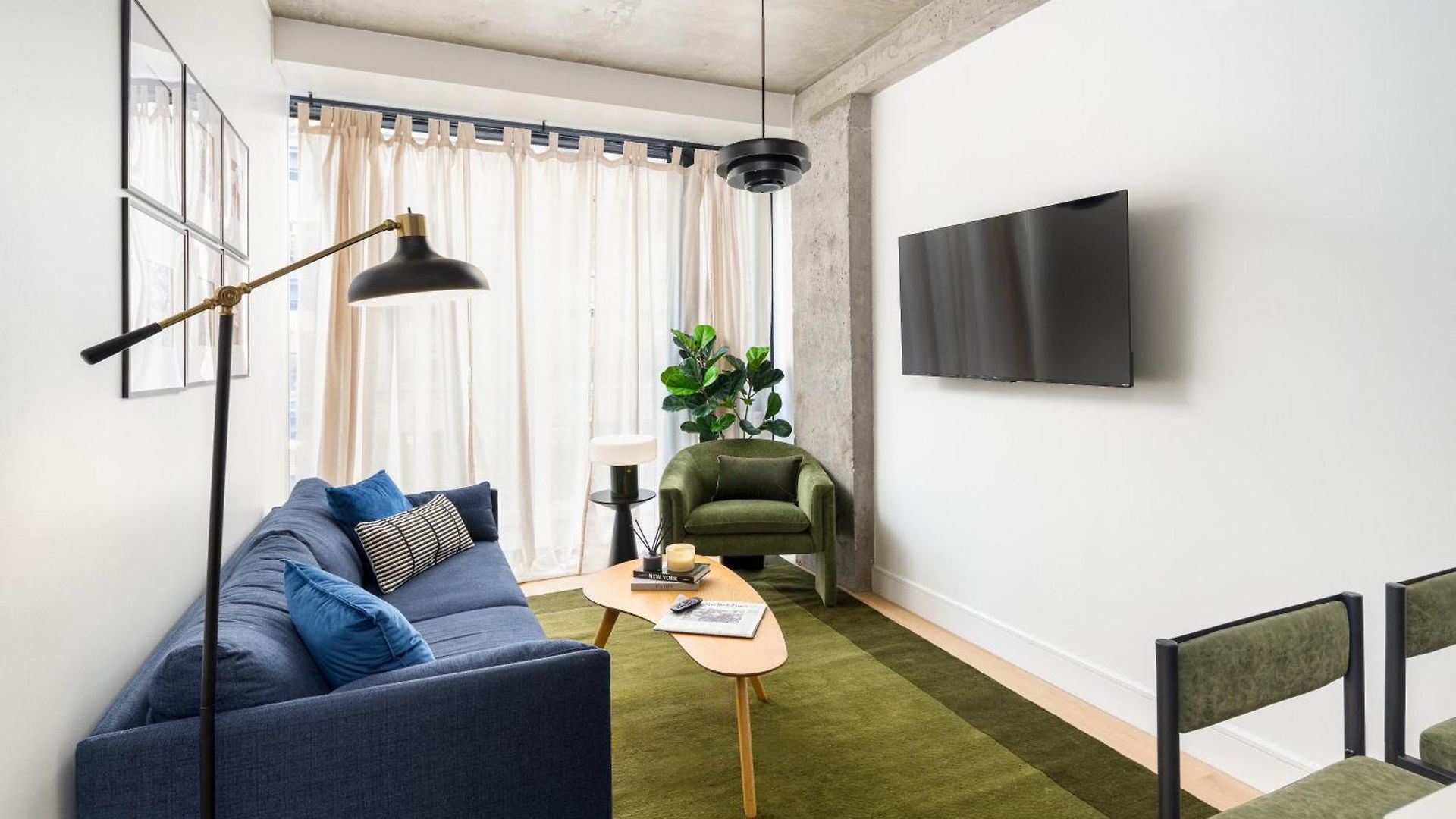 Luxury Full Floor Chelsea With Washerdryer 2bd Apartment *