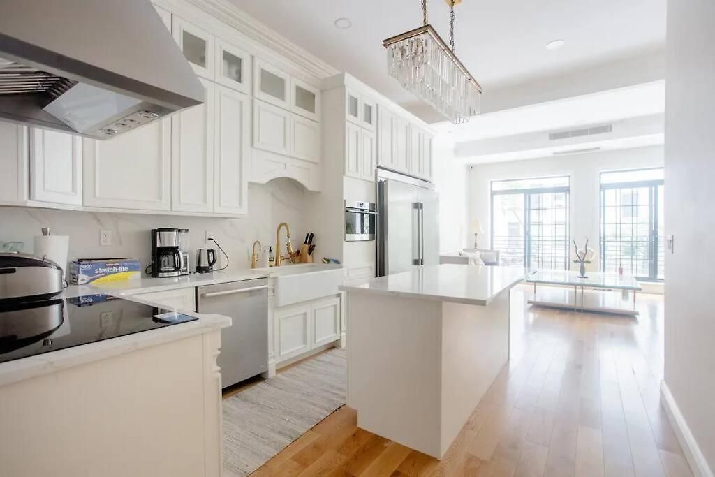 Little Manhattan 5 Min Walk To Times Square Private Bathroom World Cup 2026 Ready Homestay