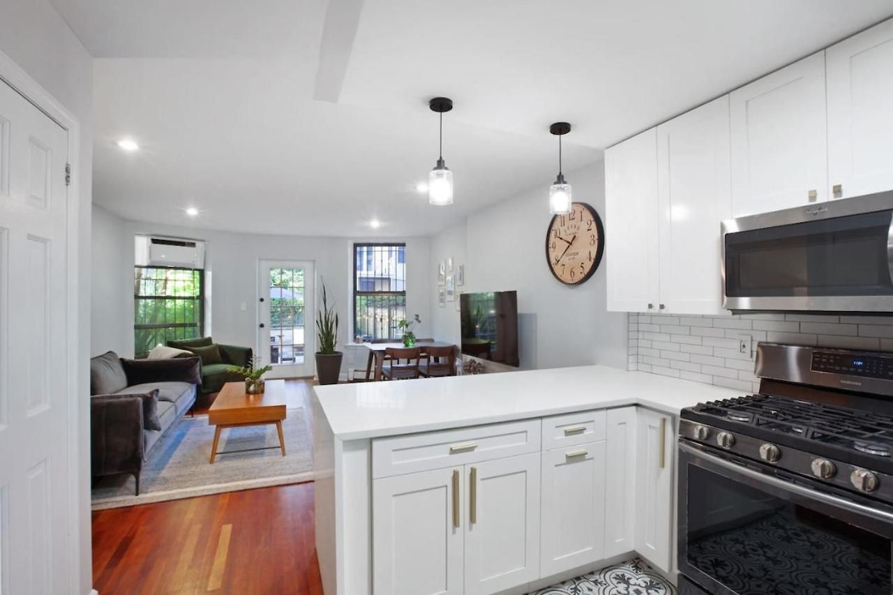 Charming Park Townhome * New York