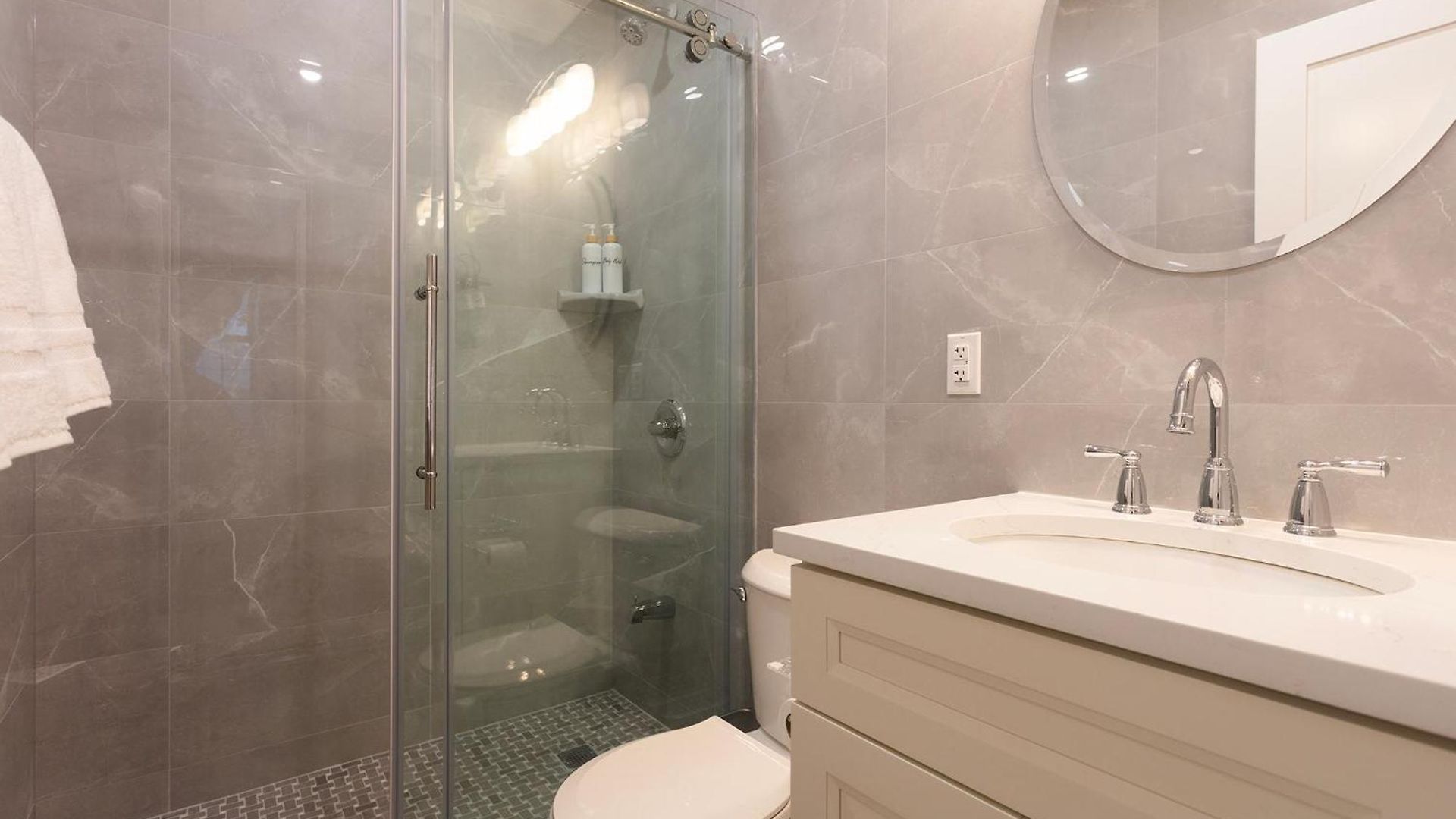 Little Manhattan 5 Min Walk To Times Square Private Bathroom World Cup 2026 Ready Homestay *