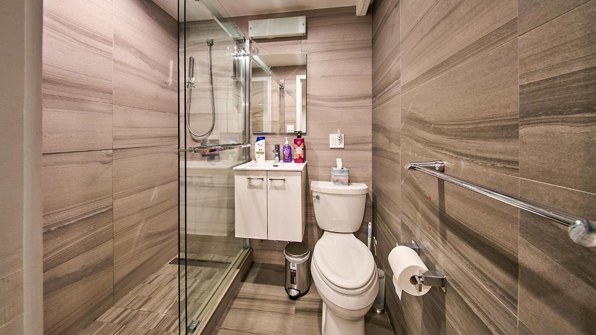 Modern 2 Bedroom Retreat In Downtown Manhattan Apartment