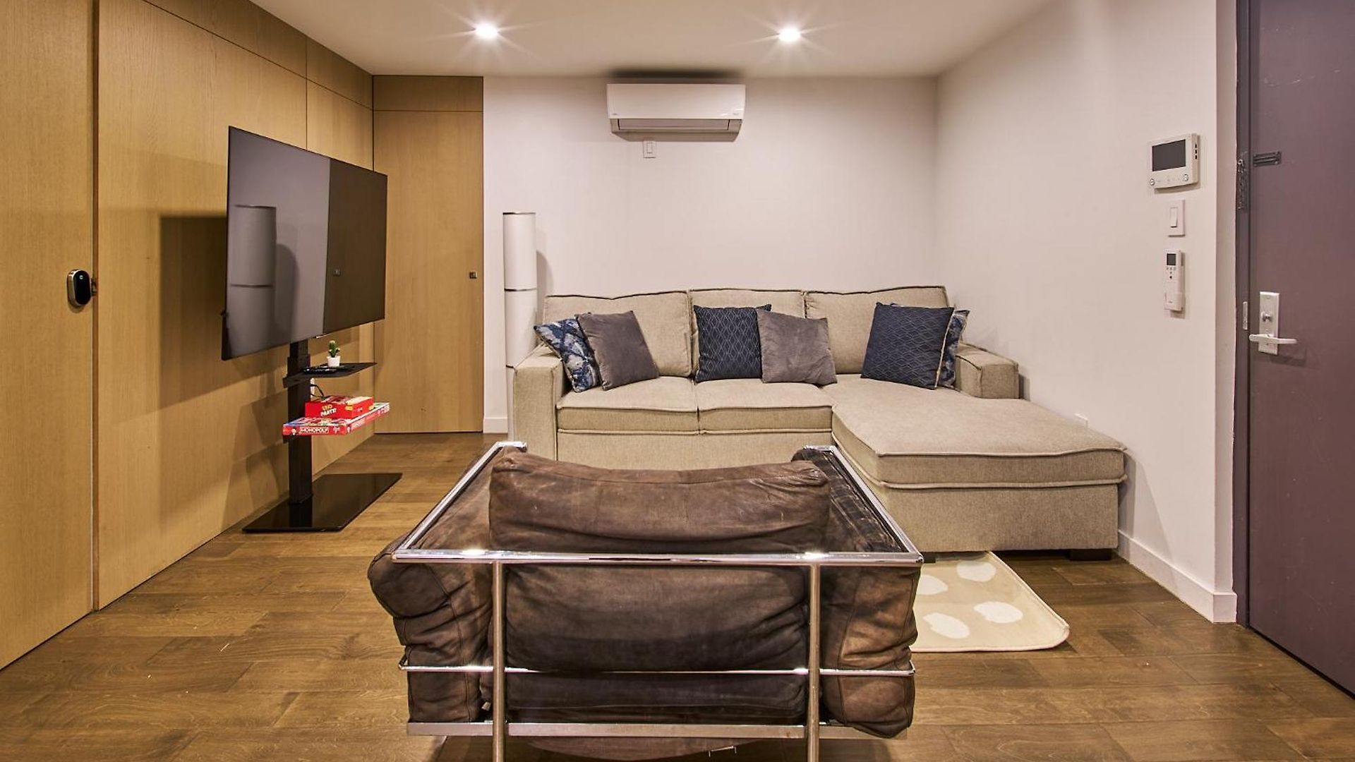 Modern 2 Bedroom Retreat In Downtown Manhattan *