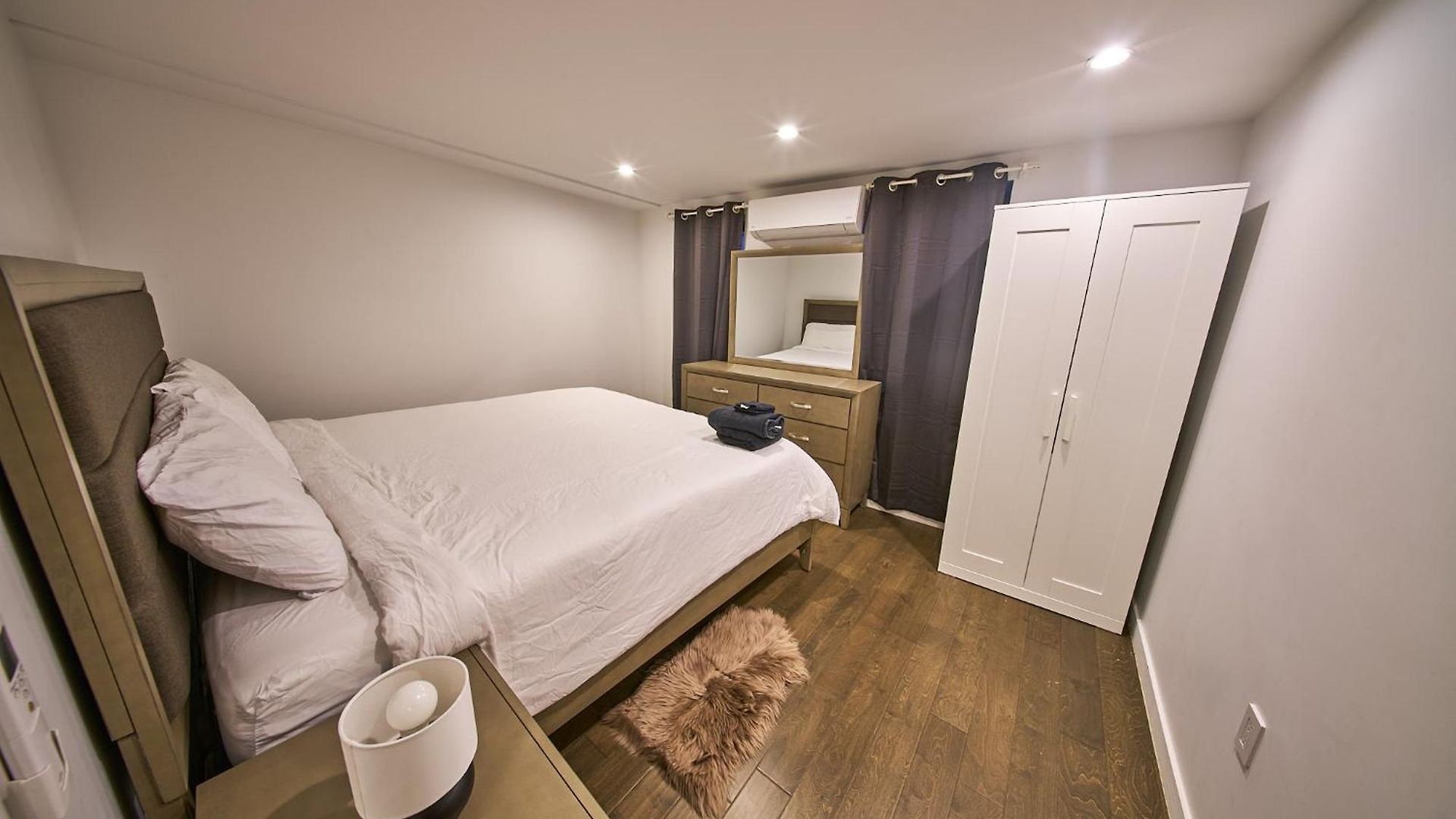 Modern 2 Bedroom Retreat In Downtown Manhattan Apartment New York