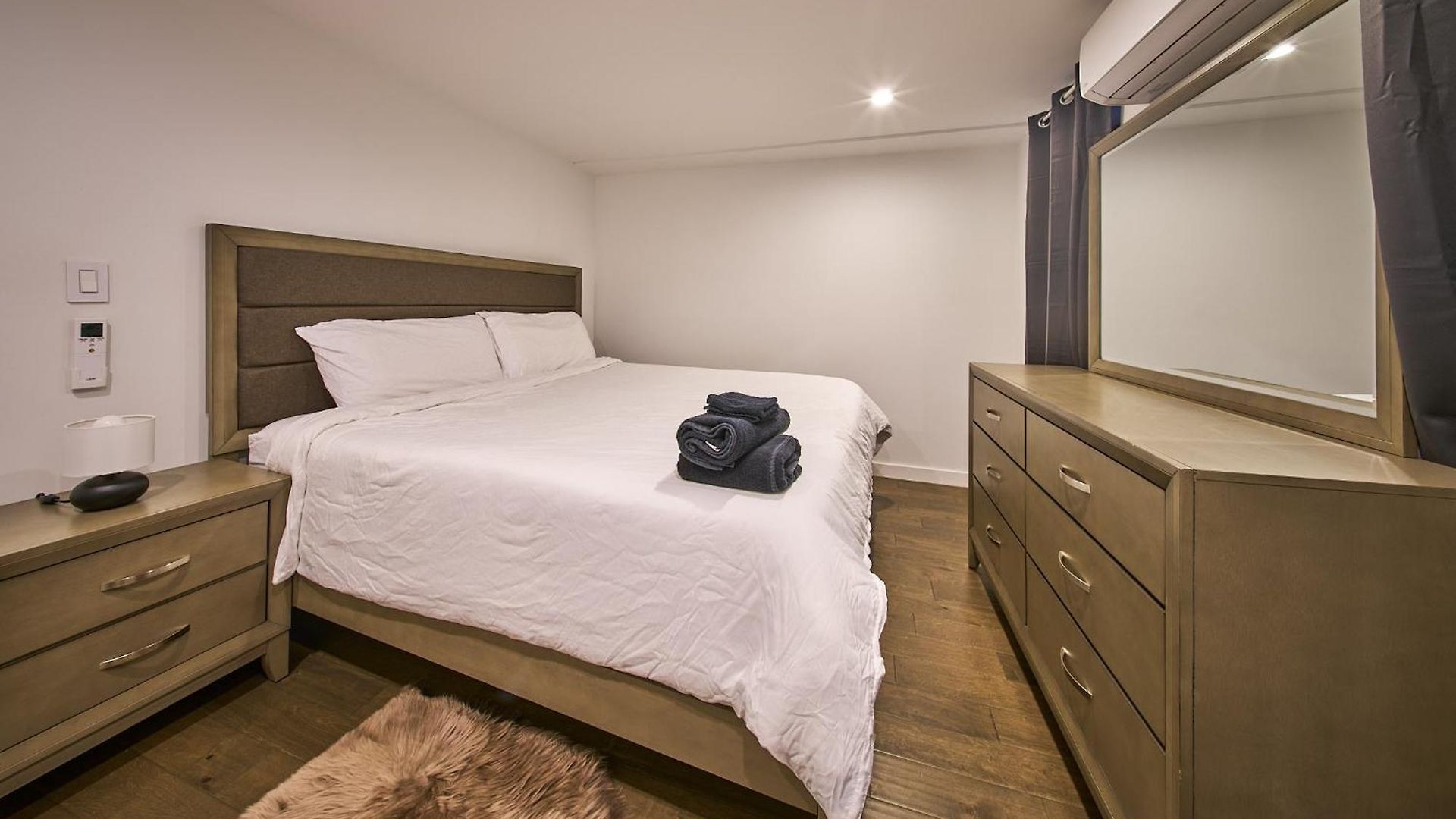 Modern 2 Bedroom Retreat In Downtown Manhattan *