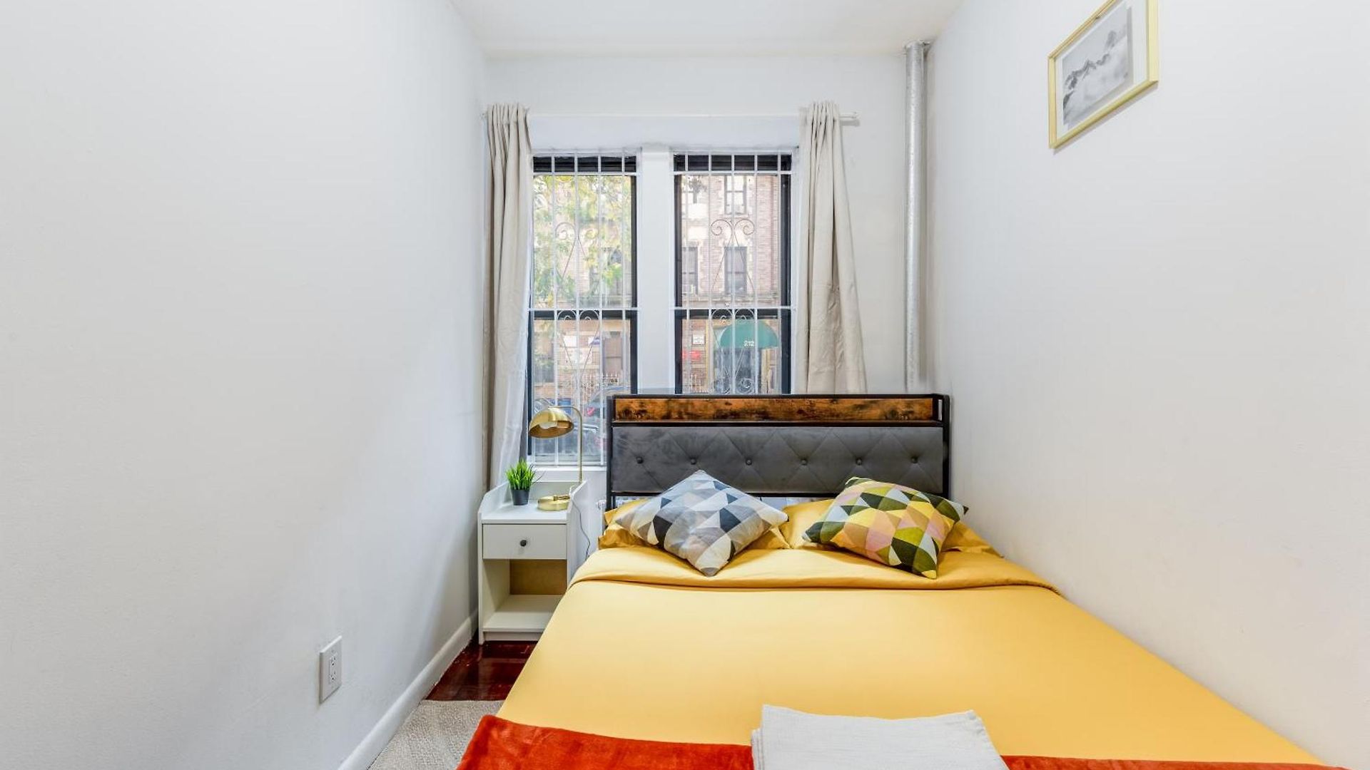 Charming 2-bedroom Haven In Manhattan