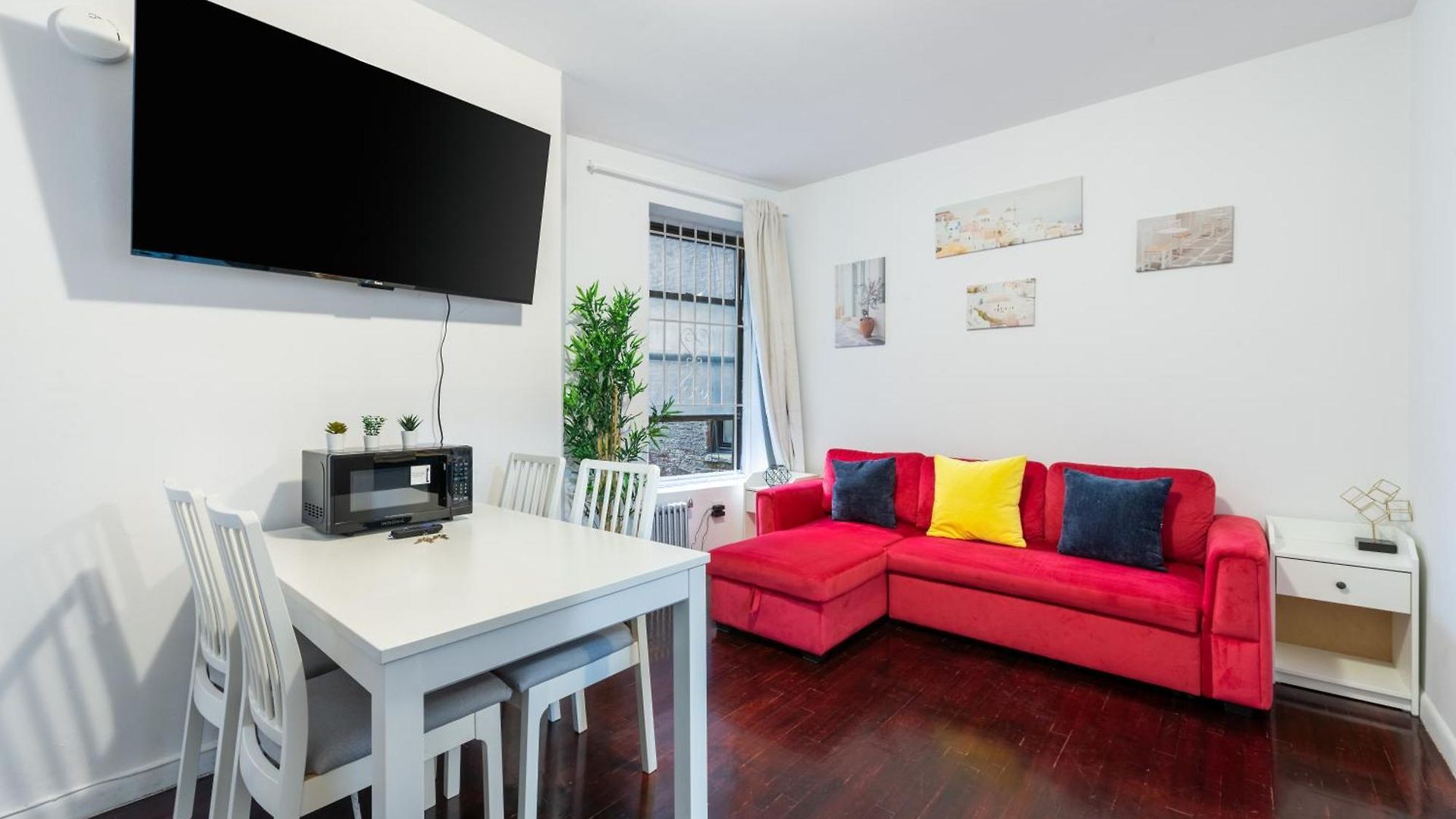 Charming 2-bedroom Haven In Manhattan