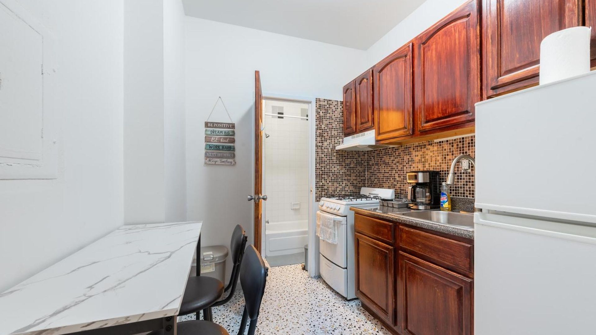 Charming 2-bedroom Haven In Manhattan Apartment New York
