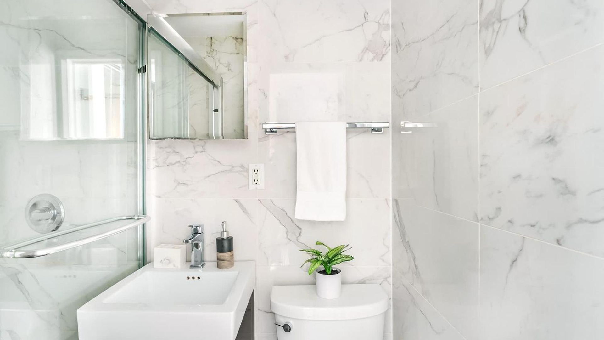 Apartment 69-3a Prime Les Modern Brand New 1br