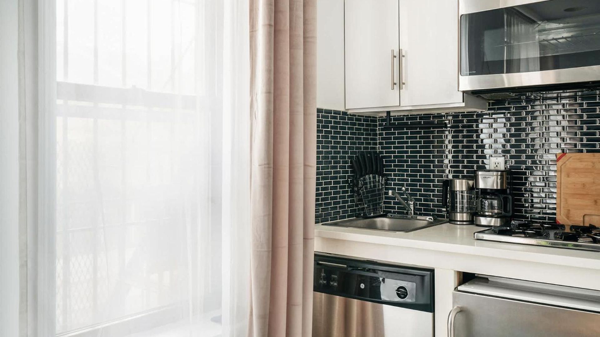 Apartment 69-3a Prime Les Modern Brand New 1br *