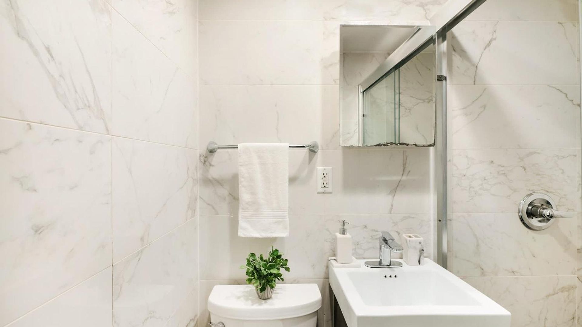 69-3b Prime Lower East Side Brand New 1br