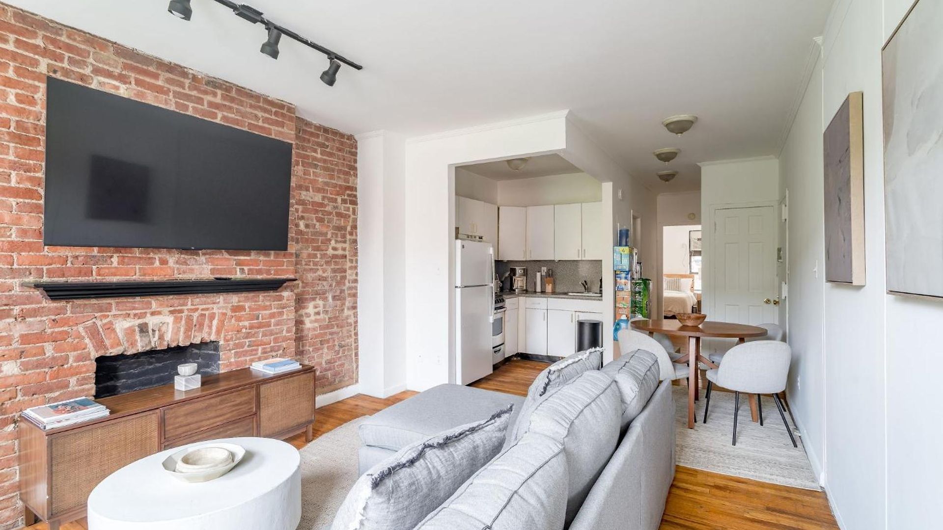 Bright 3br 1ba Retreat In Hells Kitchen Steps From Times Square
