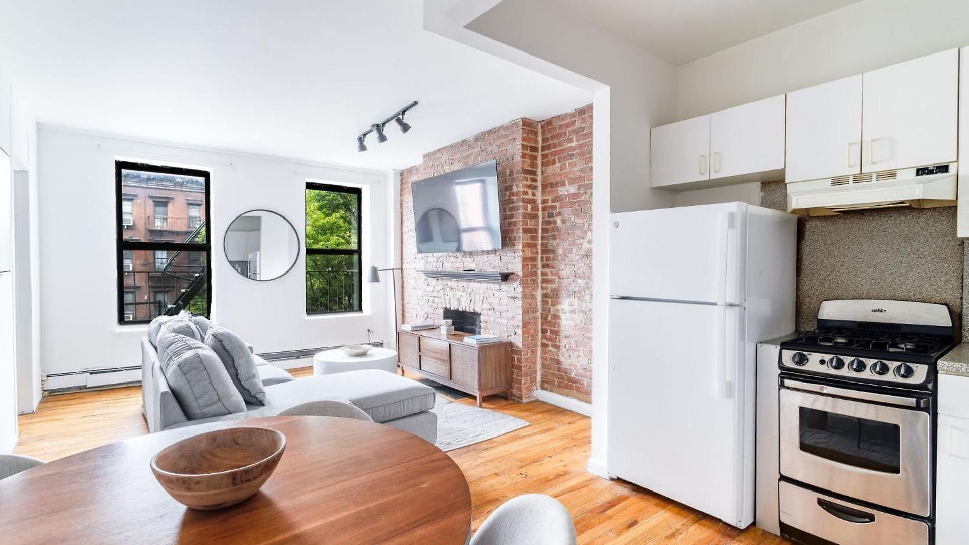 Apartment Bright 3br 1ba Retreat In Hells Kitchen Steps From Times Square *