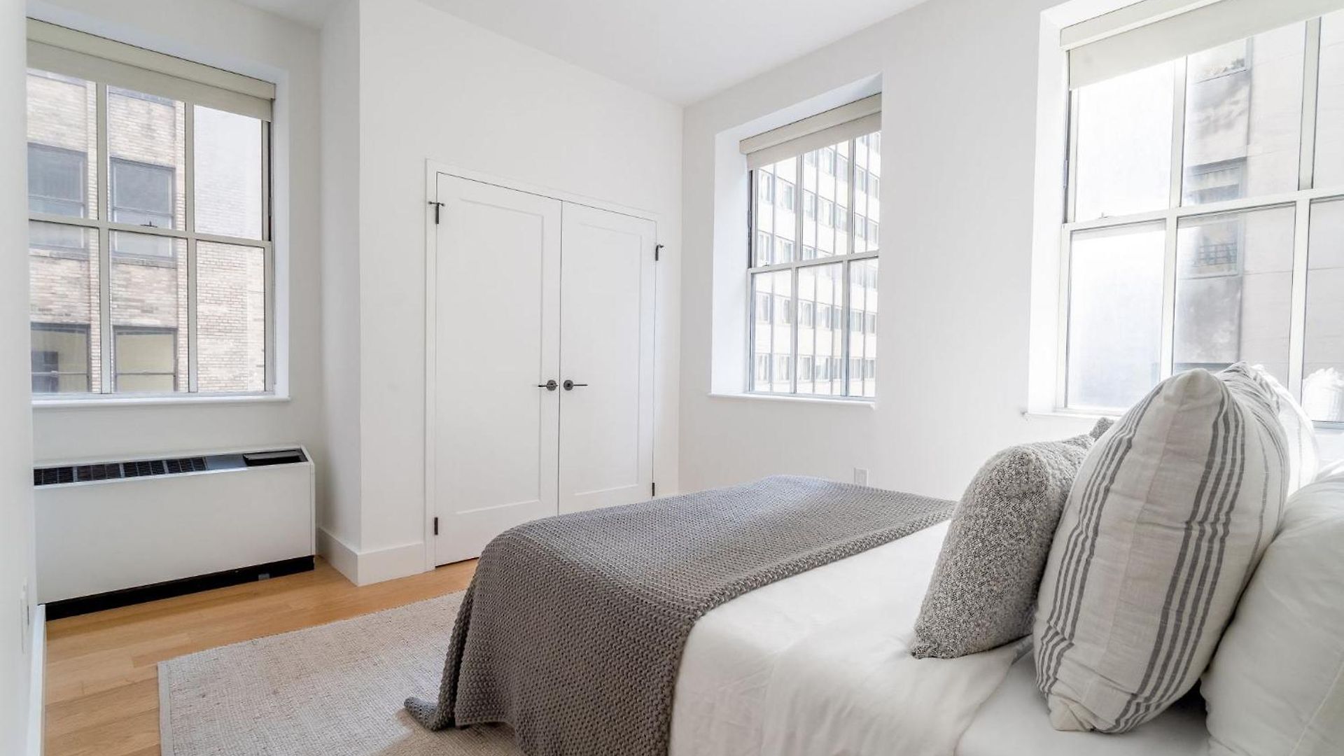 Luxury 2br 1bath Financial District Escape Near Street Apartment