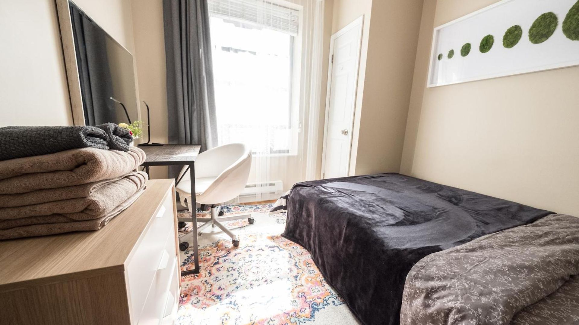 Apartment 2 Bd Next To Park *