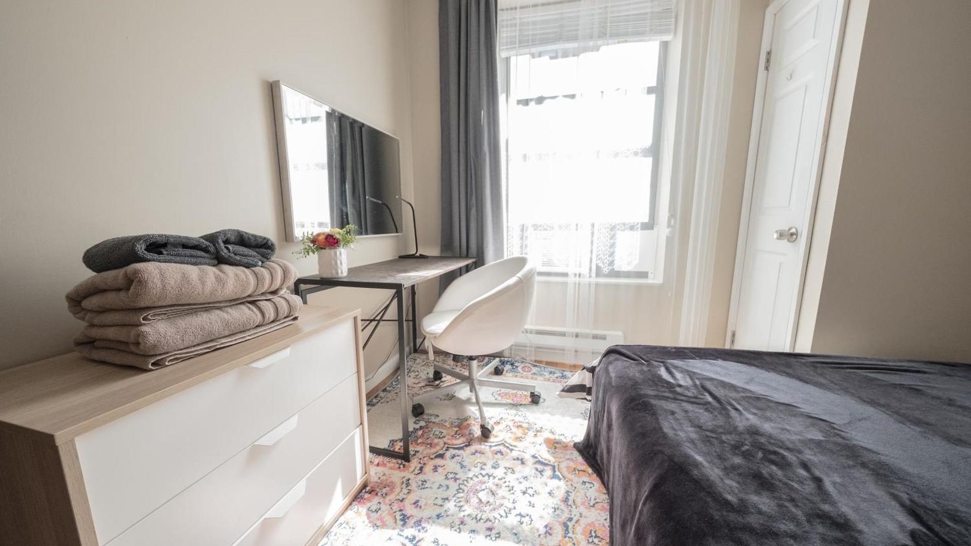 2 Bd Next To Park *