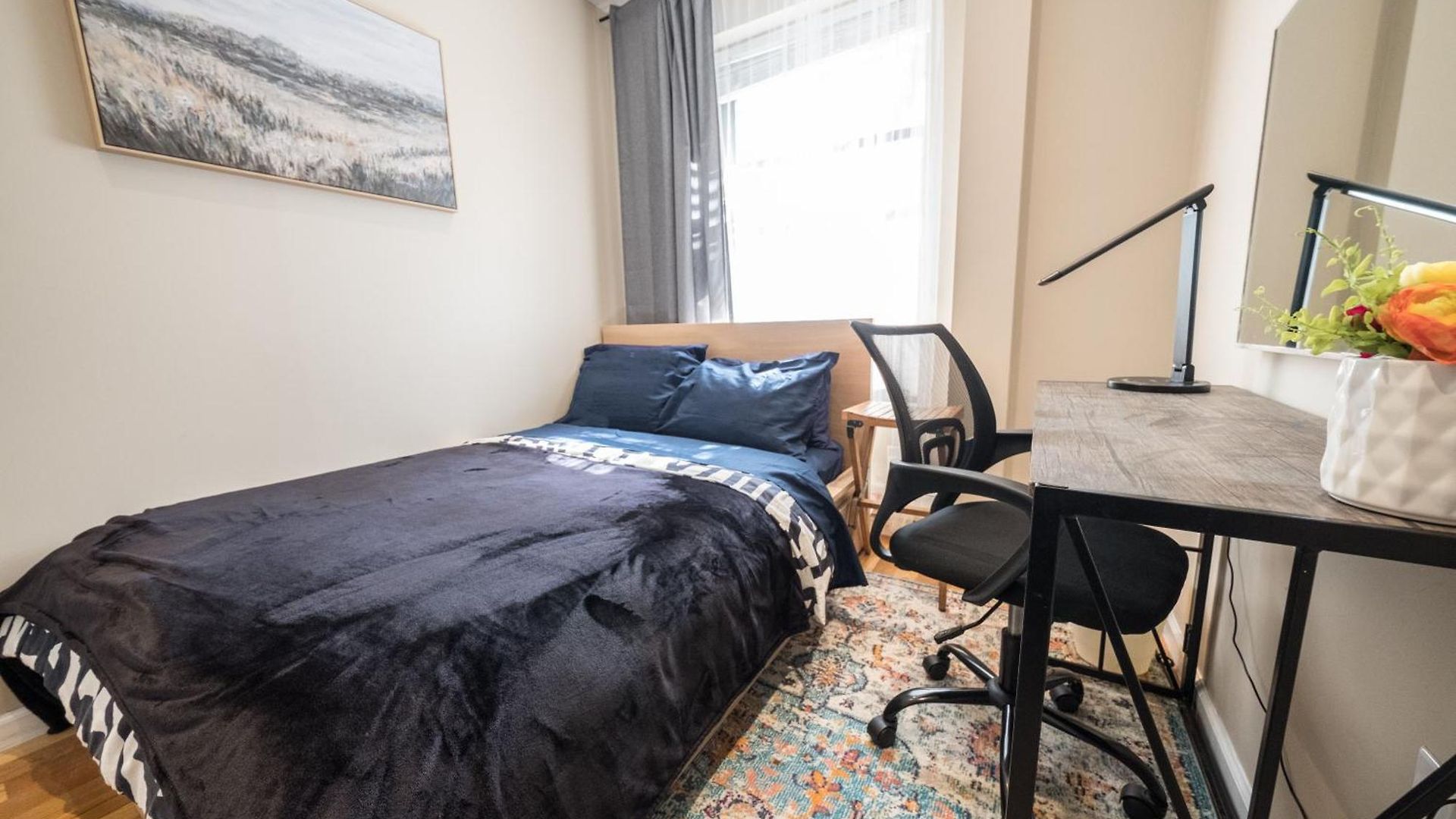 Apartment 2 Bd Next To Park *