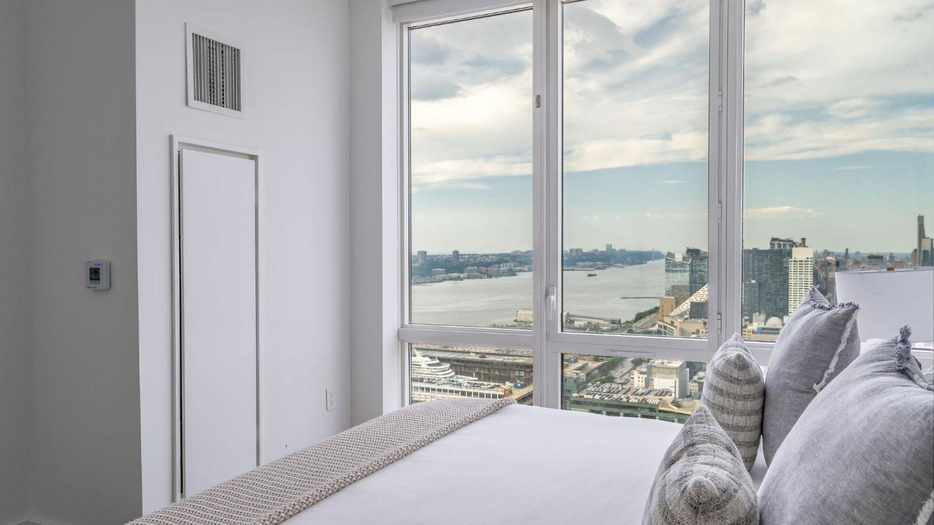 Apartment Luxx 2 Bed 1,5 Bath Midtown *
