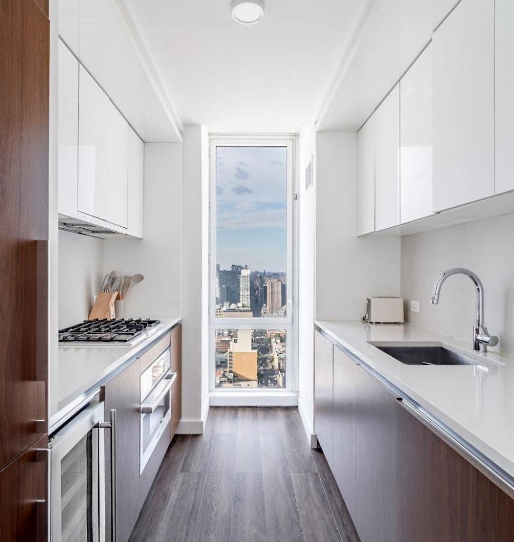 Luxx 2 Bed 1,5 Bath Midtown