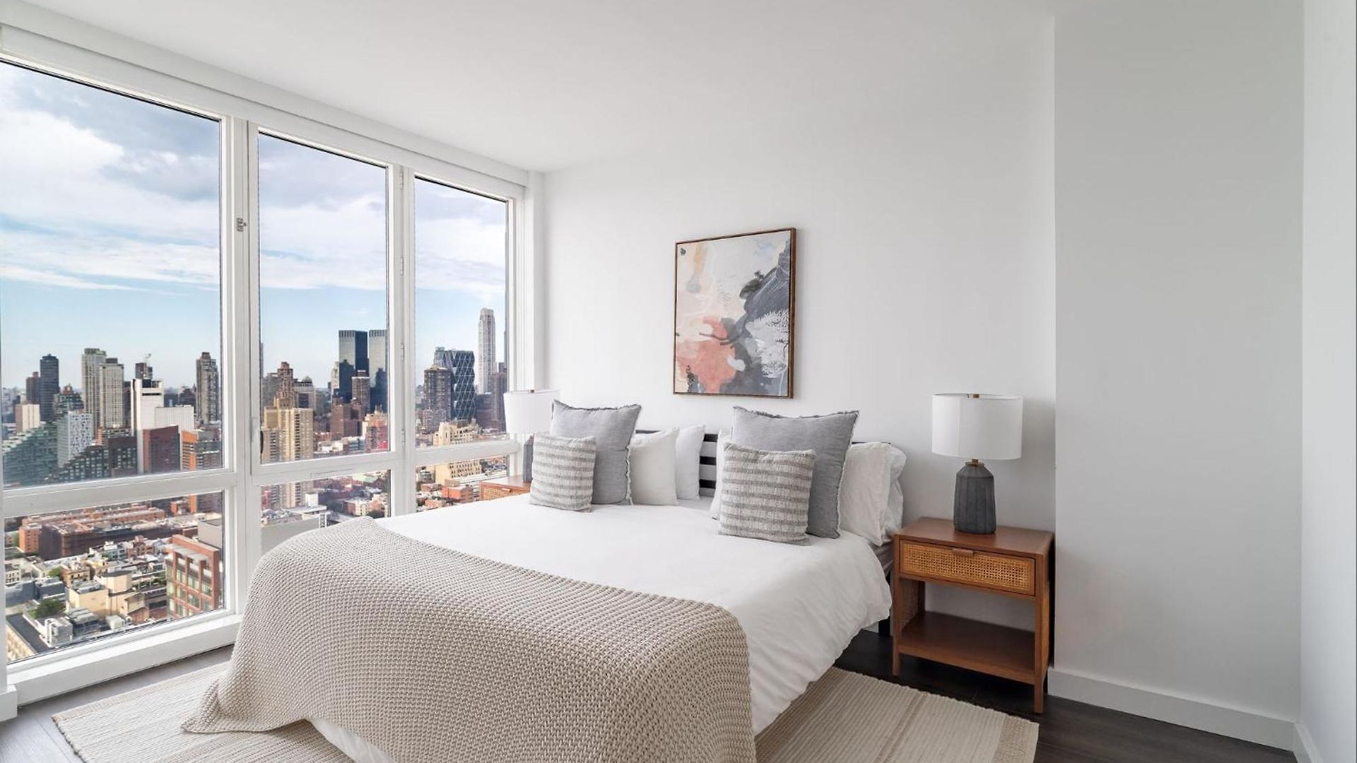 Luxx 2 Bed 1,5 Bath Midtown Apartment New York