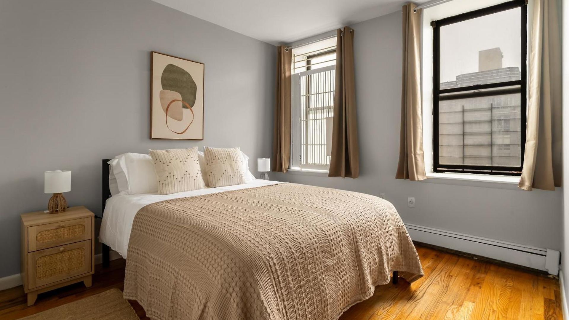 Apartment Stunning In City! *